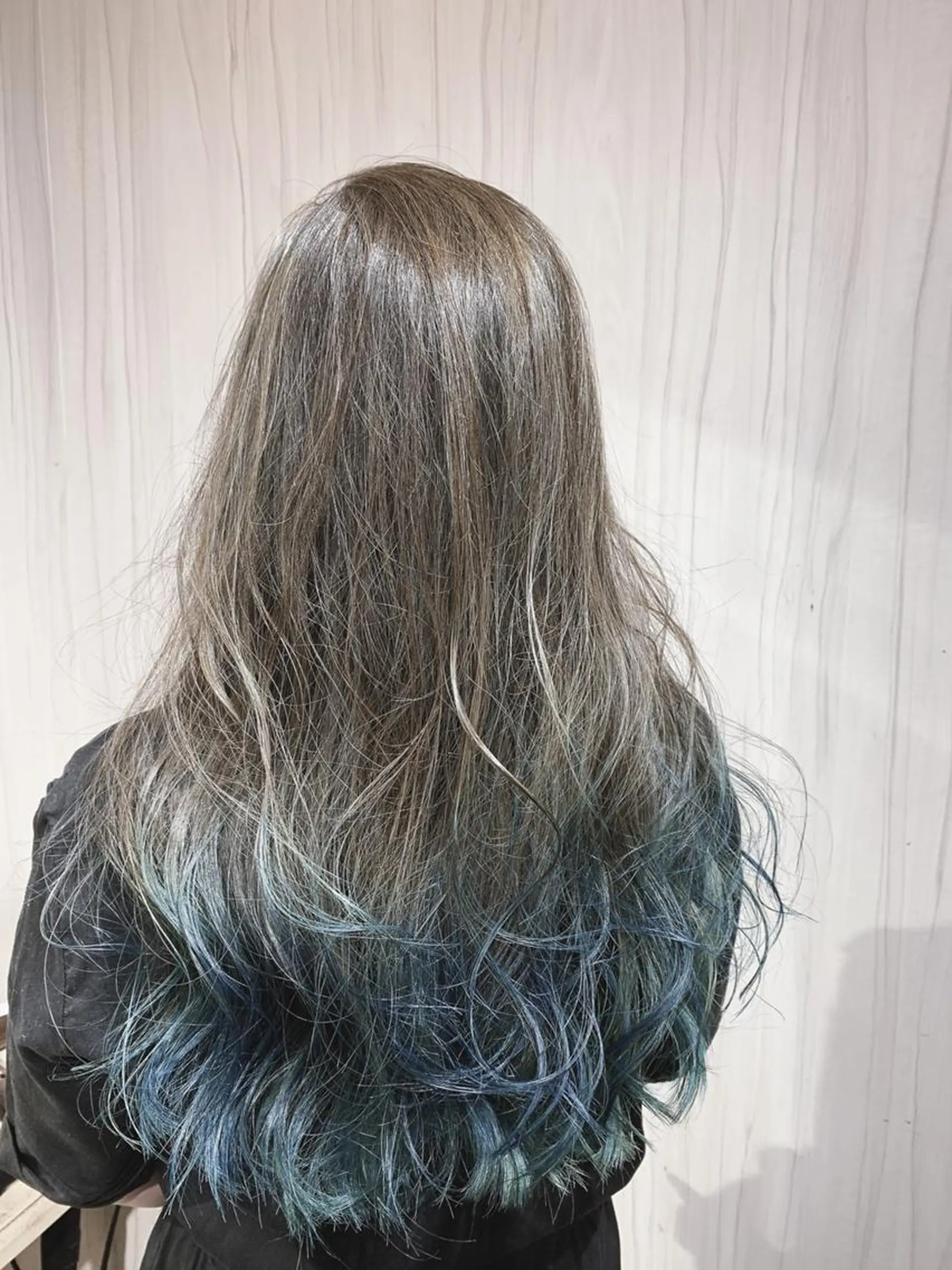 ミディアム カラー 嶋村夏実🌼レイヤー 🌸白髪ぼかしのヘアスタイル