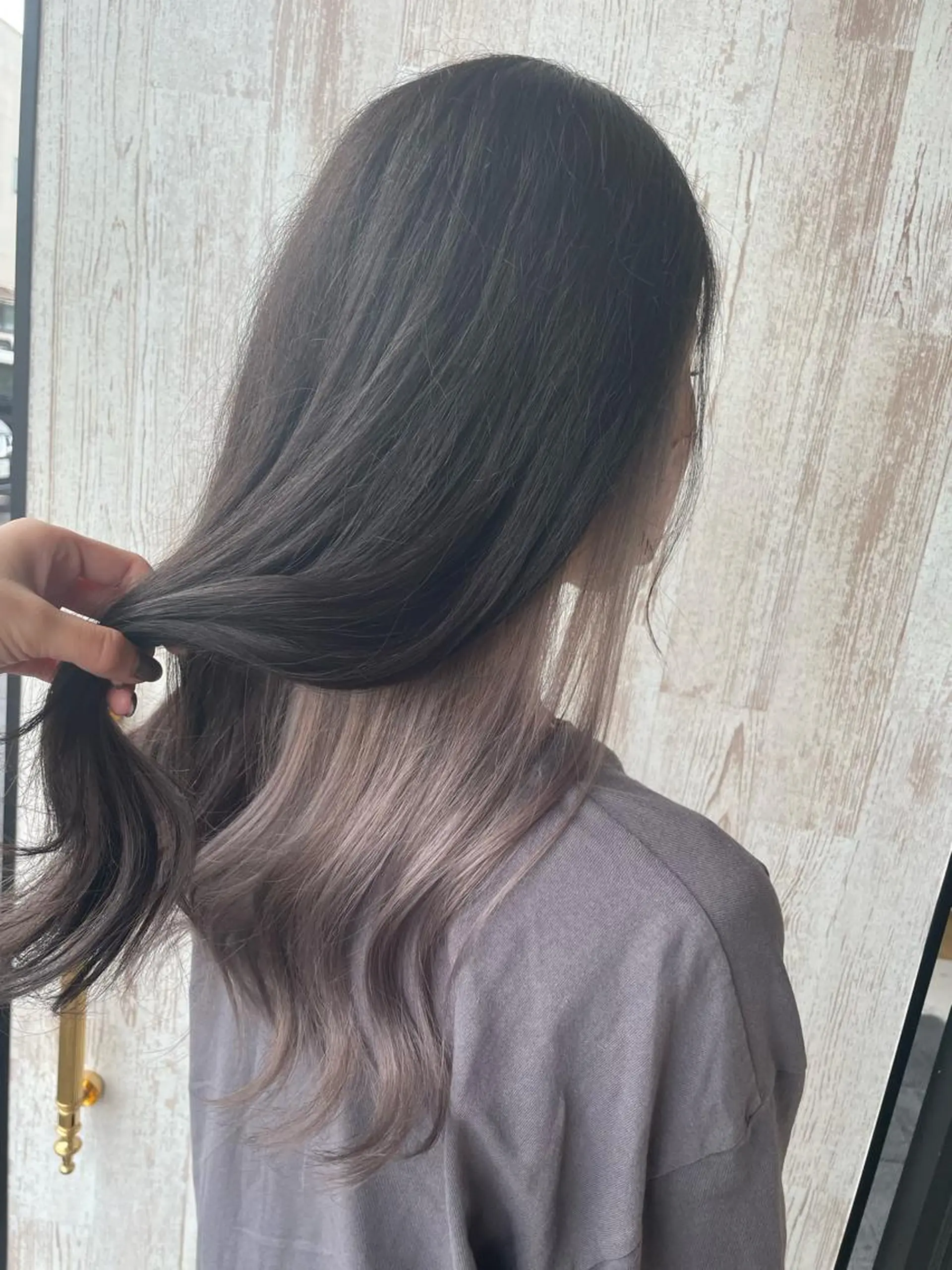 カラー グレージュ 岡村 真子のヘアスタイル