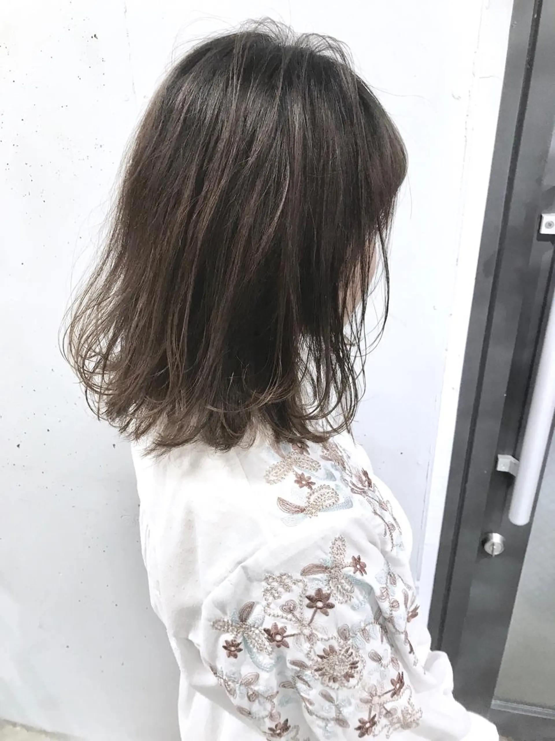 ミディアム ミディアムレイヤー くせ毛 レイヤーカット カット トリートメント 新井 広樹のヘアスタイル