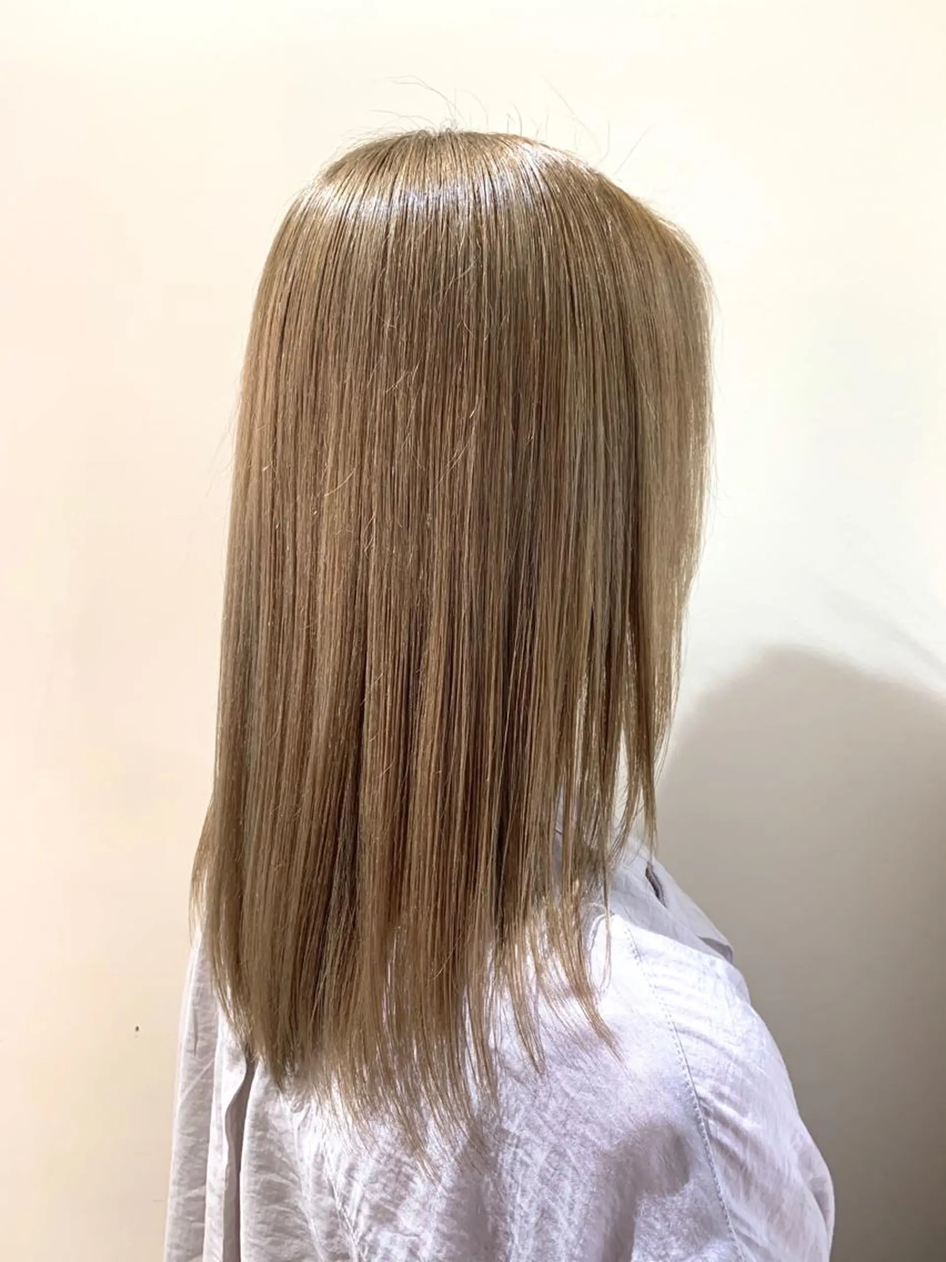 セミロング カラー ベージュカラー ヘアカラー ハイトーンヘアセット 🦋yuri🦋のヘアスタイル