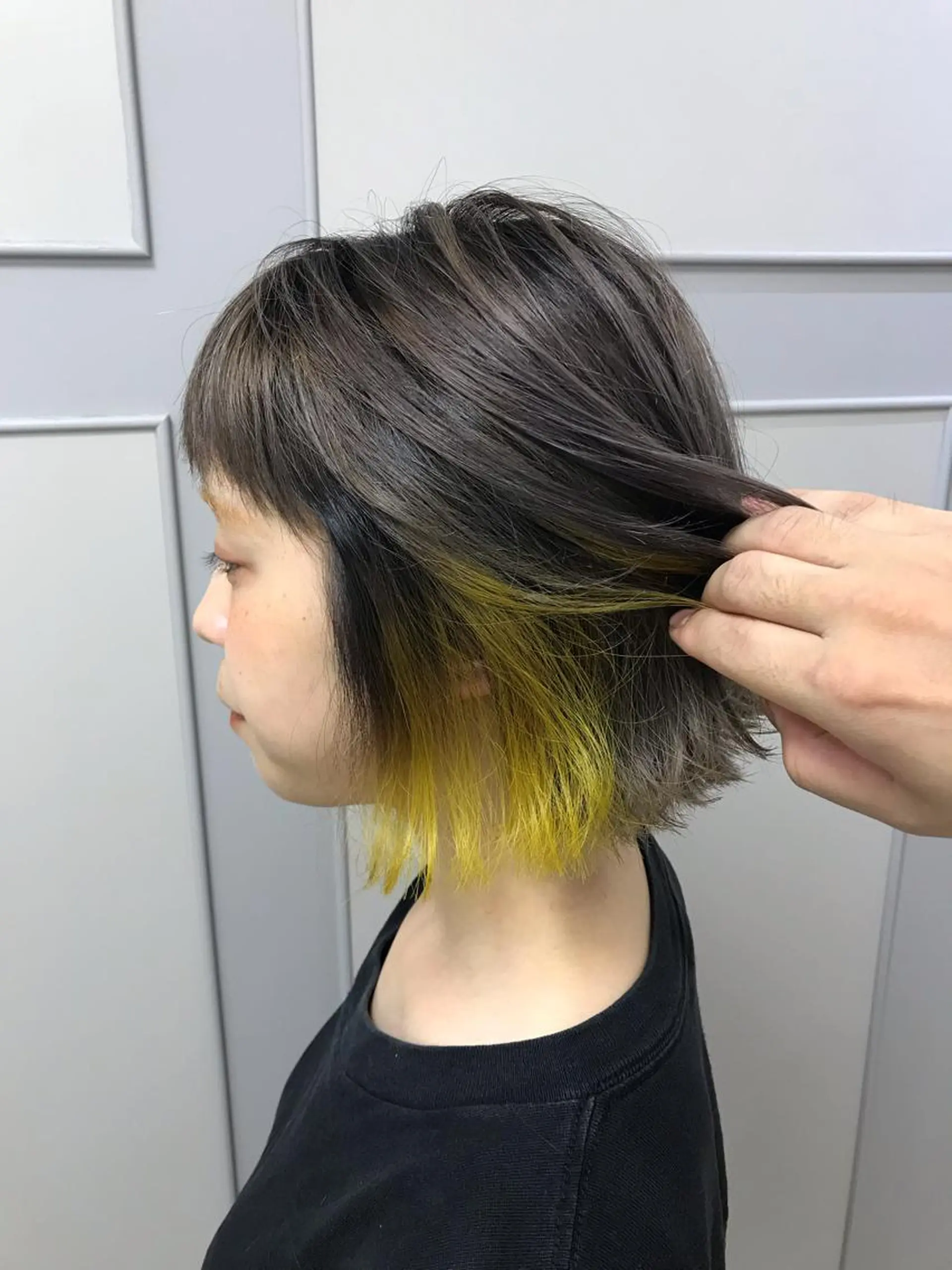 ショート イエローカラー ere hair salonのヘアスタイル