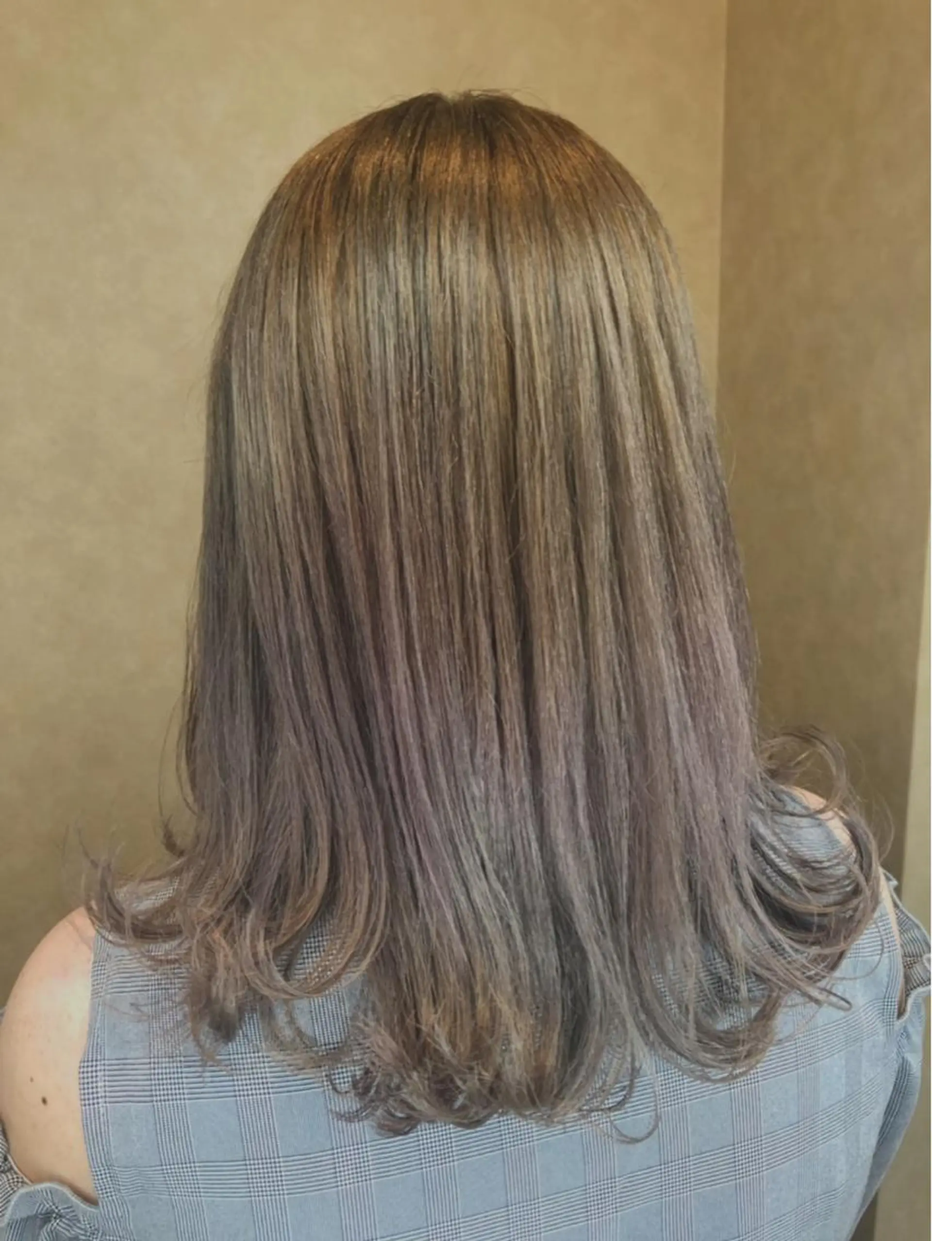 ミディアム カワサキ ヒナコのヘアスタイル