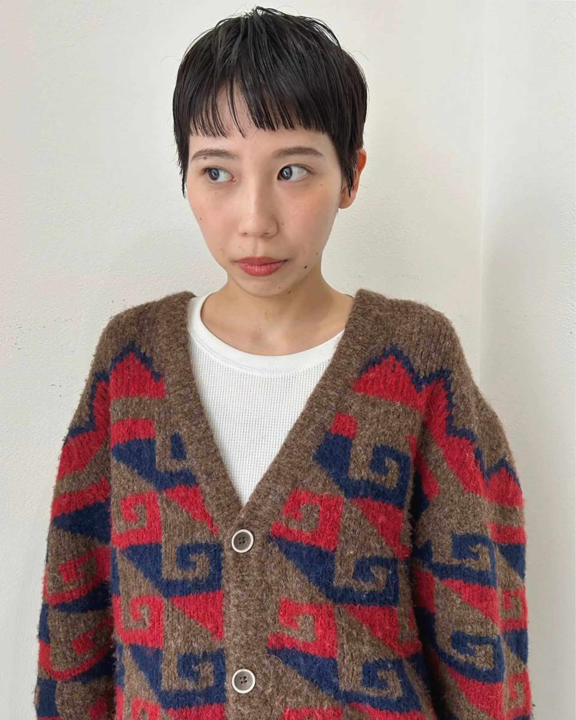 ショート カラー ベリーショート オン眉 ショートヘア カット ヘアカラー トリートメント Loom.所属・村上雅人 ナチュラルモードのヘアスタイル