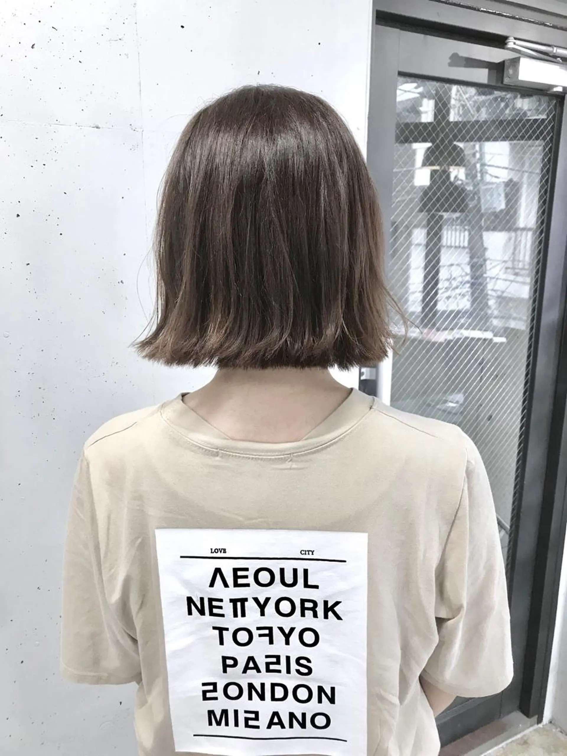ショート ボブ 外ハネヘア カット トリートメント 新井 広樹のヘアスタイル