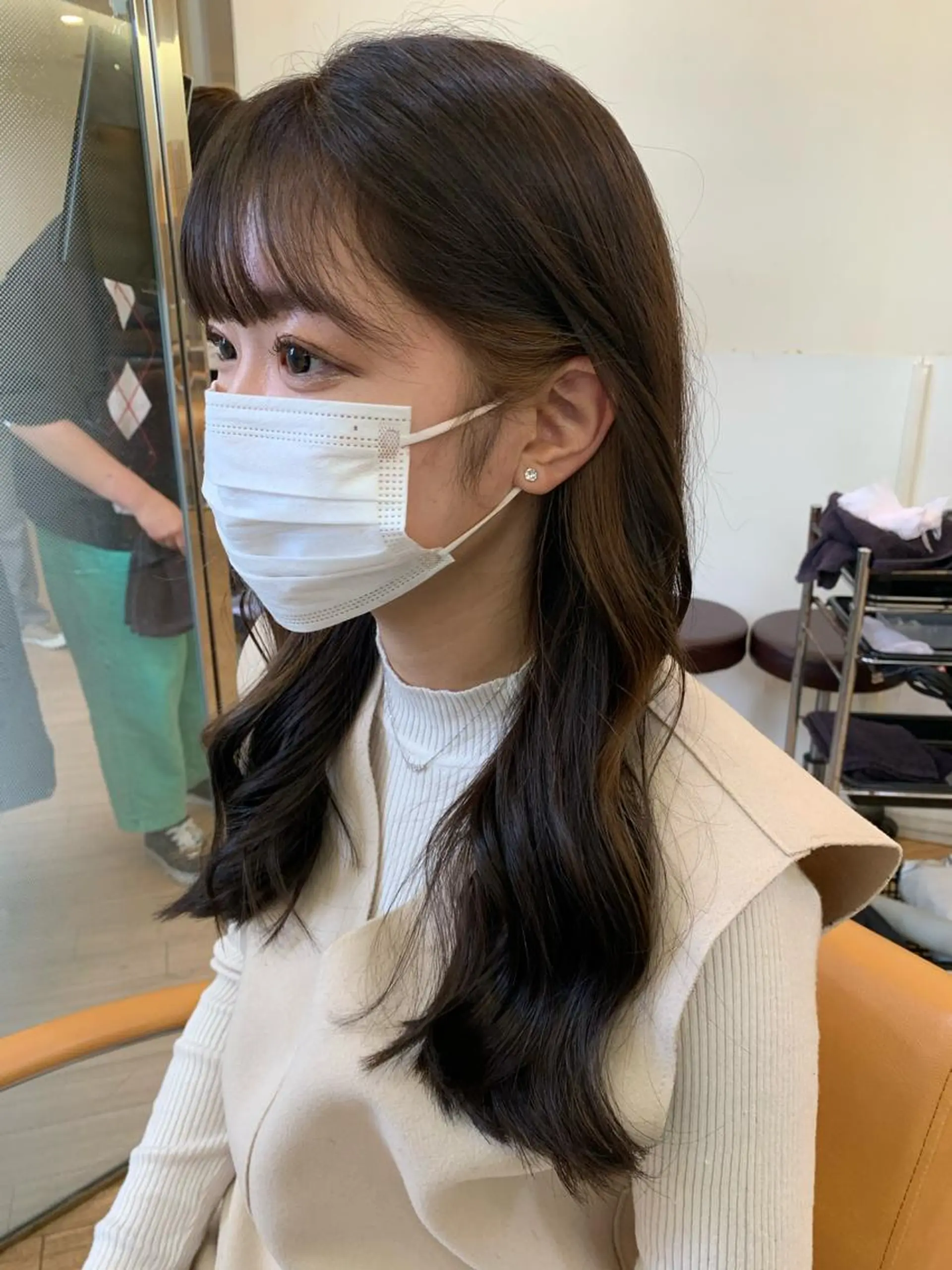 ロング カラー ベージュカラー 黒髪 ナチュラルブラック カット ヘアカラー トリートメント 板倉 花連のヘアスタイル