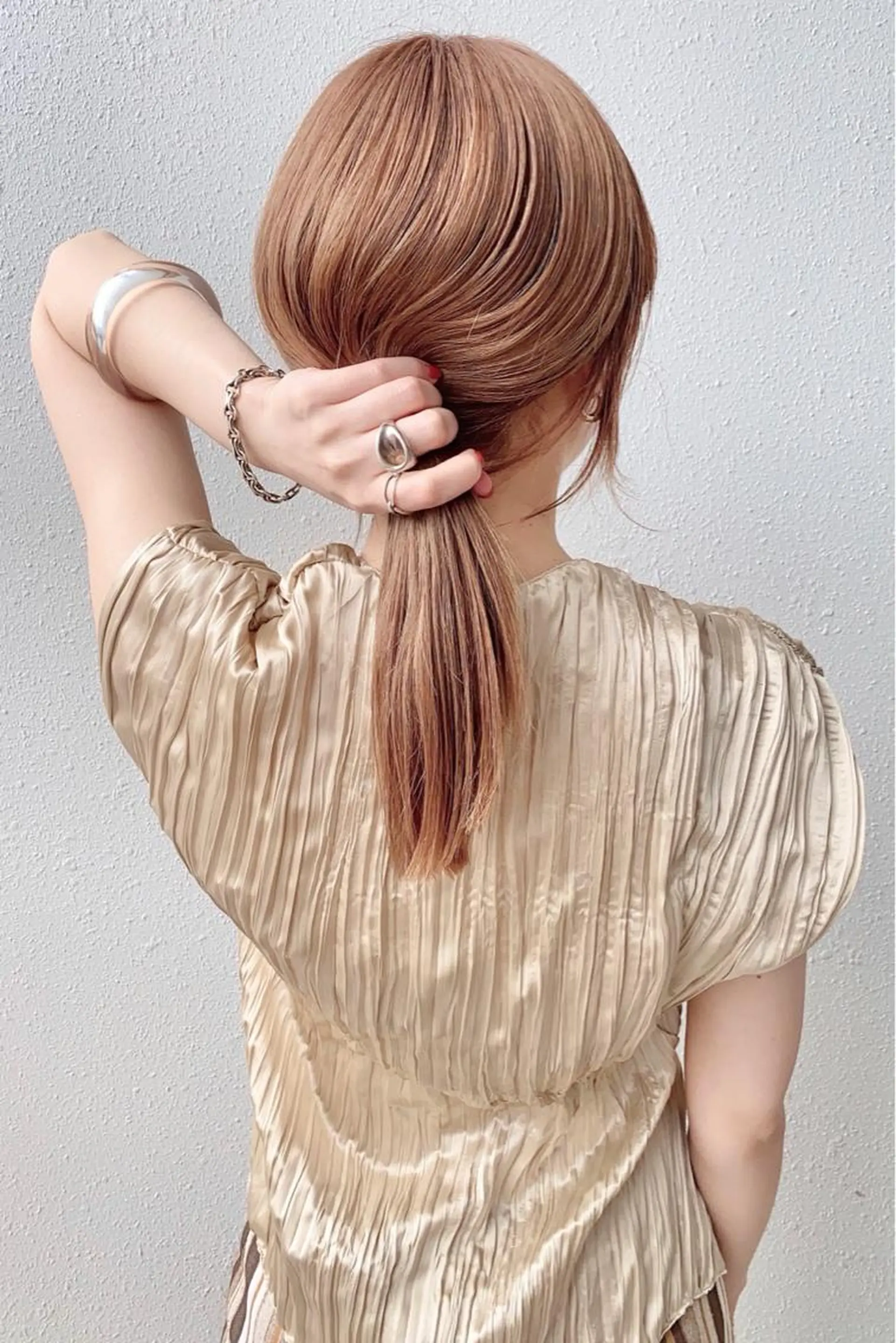 セミロング カラー パーマ ヘアアレンジ シールエクステ アッシュ バレイヤージュ ベージュカラー ブリーチ L. OSAKAのヘアスタイル