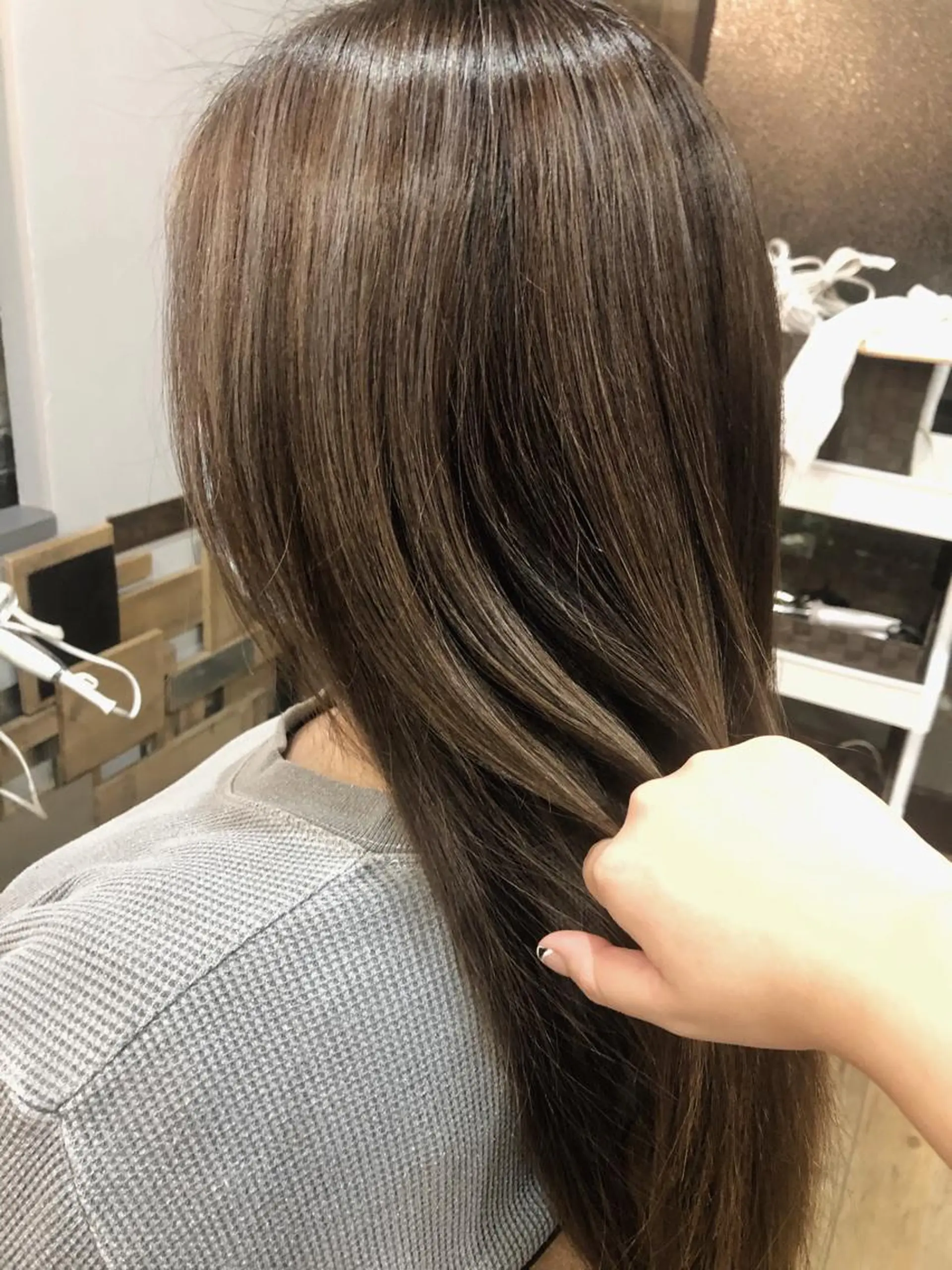 ロング カラー ハイライトカラー シルバー ハイライト SHIAN 八王子 🦋小林 美羅🦋のヘアスタイル