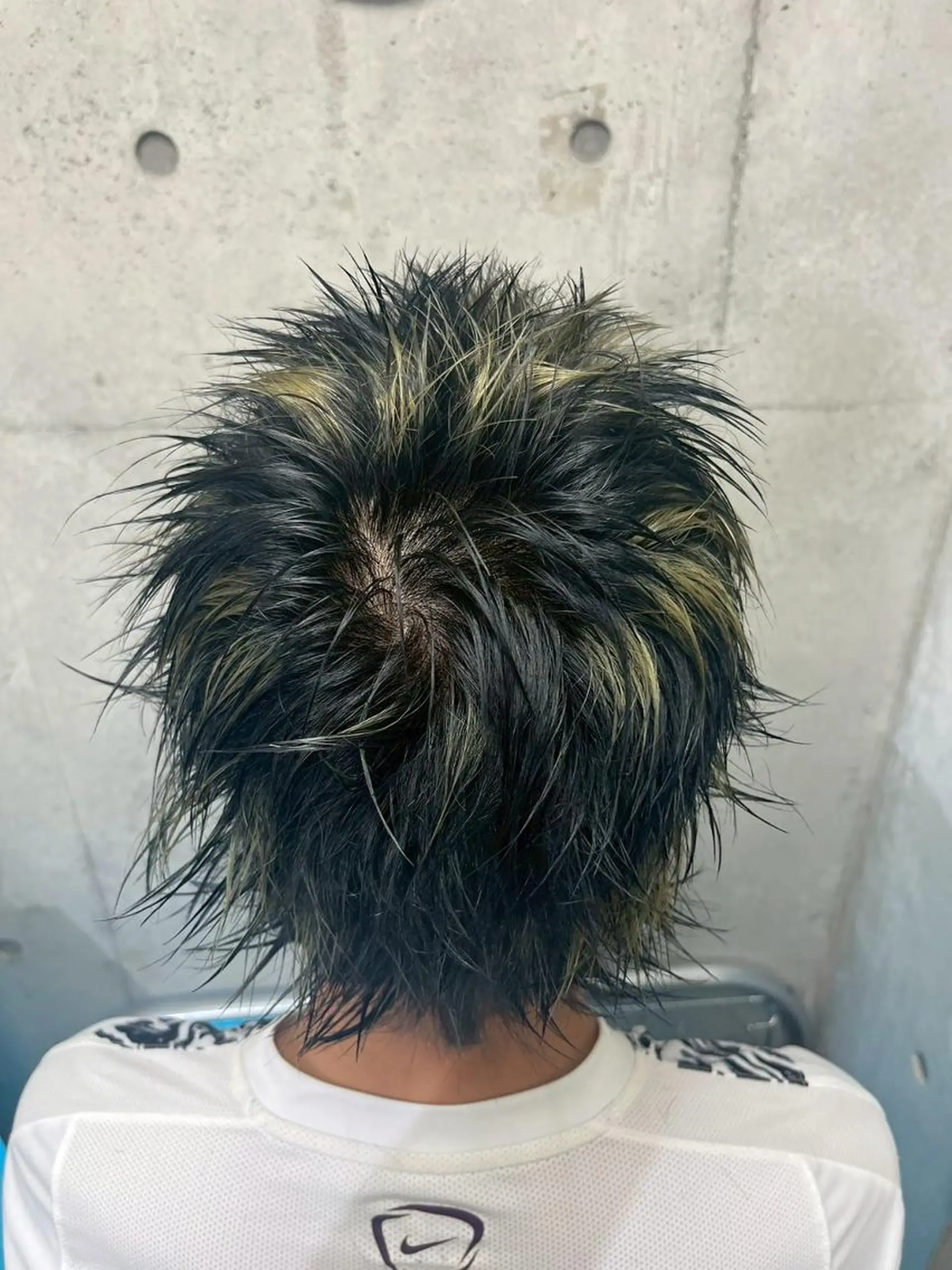 カラー カット ヘアカラー ウルフカットデザイン カラー特化アールイーのヘアスタイル