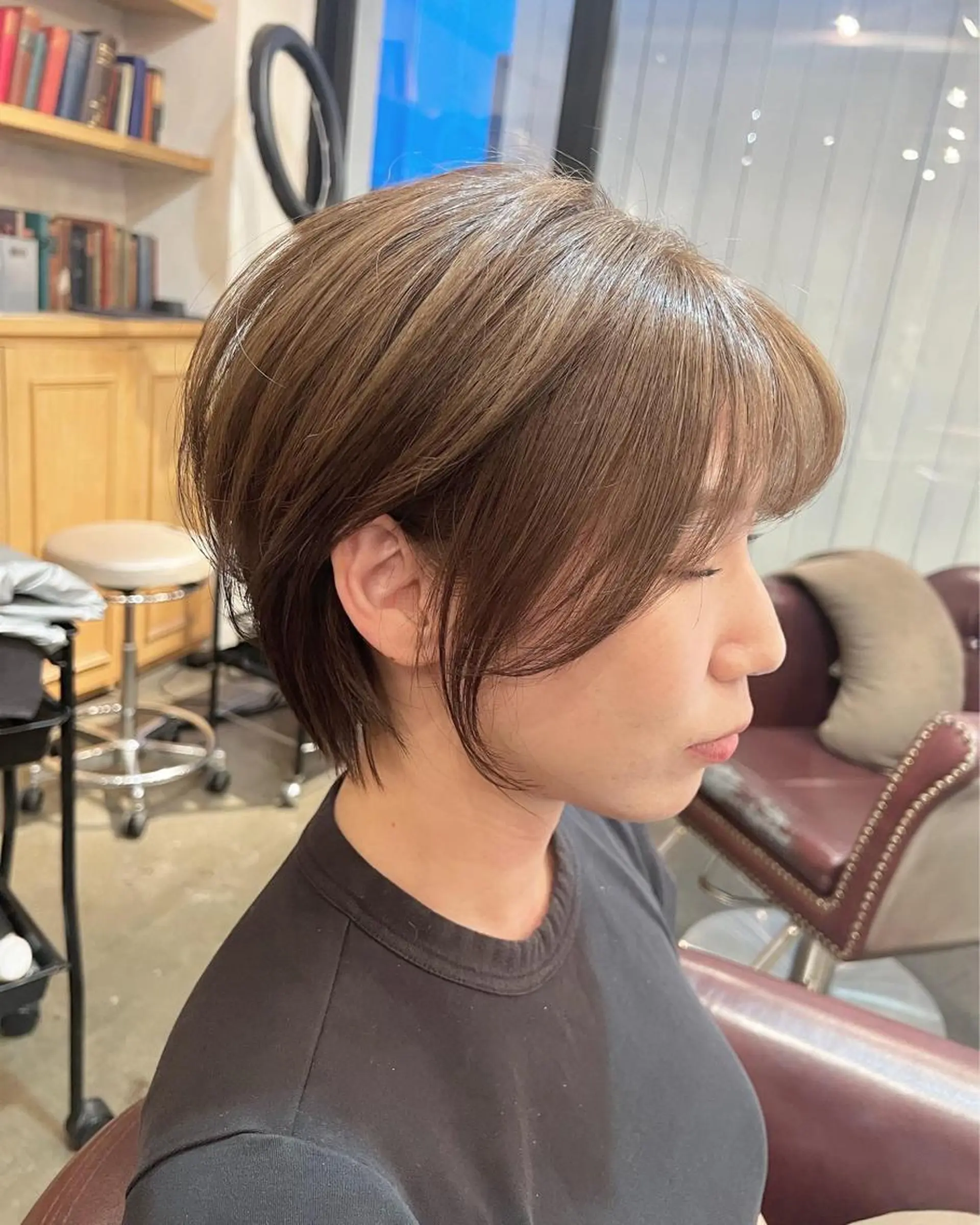 ショート カラー ベージュカラー 透明感カラー オリーブベージュ ショートヘア カット ハイライト/インナー /ブリーチ/レイヤーのヘアスタイル