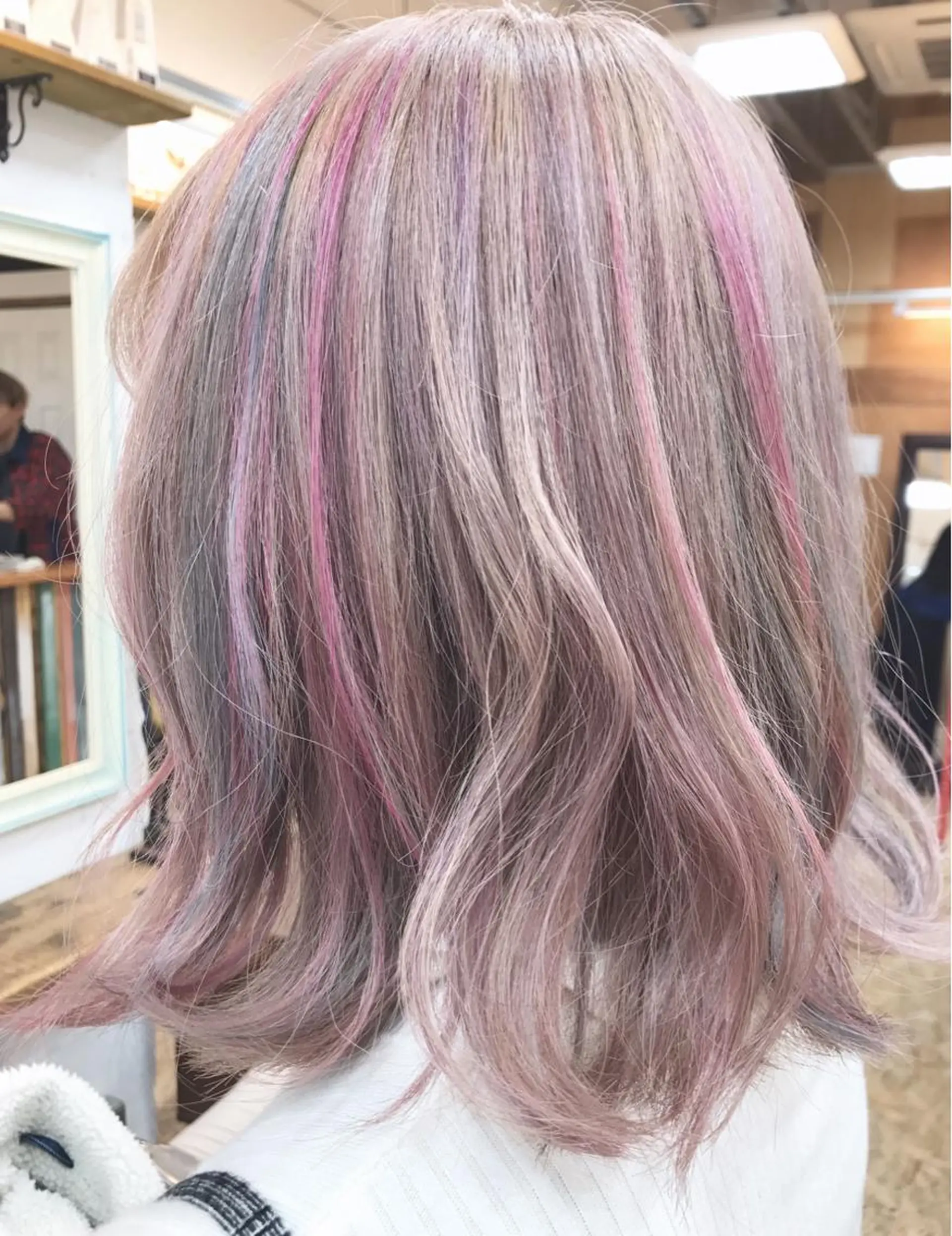 セミロング カラー ユニコーンカラー 平尾 拓也のヘアスタイル