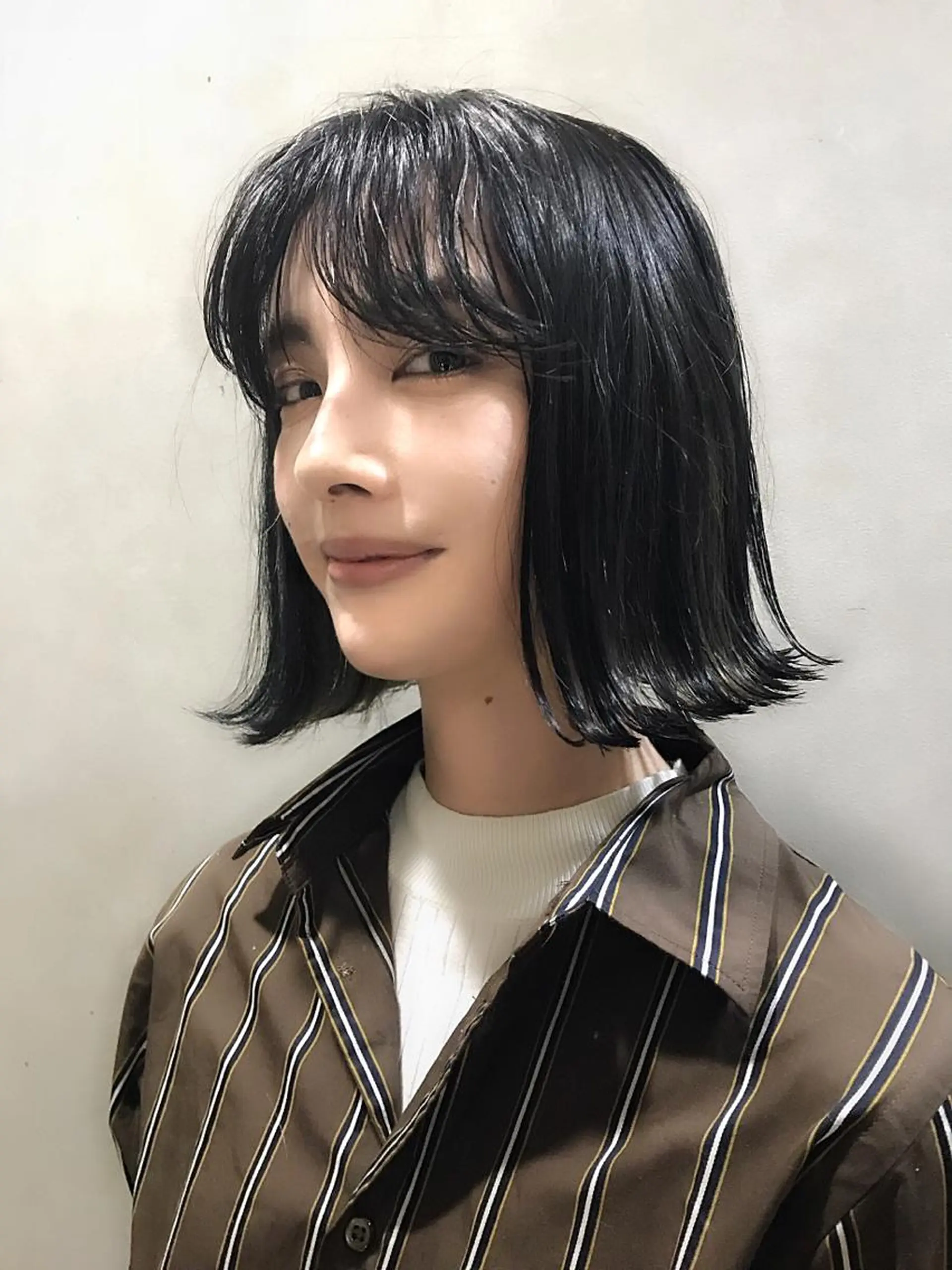 ミディアム カラー ヘアアレンジ 切りっぱなしボブ ボブ カット ヘアカラー トリートメント lani 天神大名/ブリーチのヘアスタイル