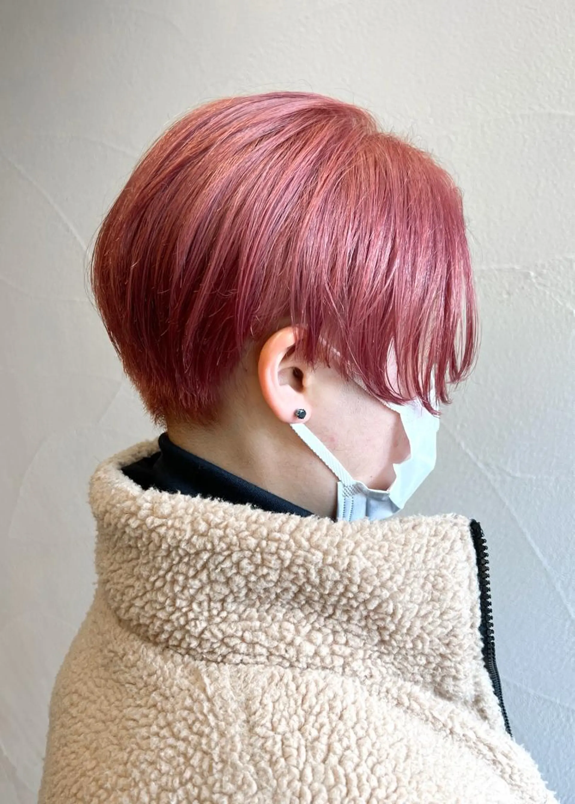 ショート カラー ブリーチ ピンクカラー カット ヘアカラー 王子田 隼のヘアスタイル