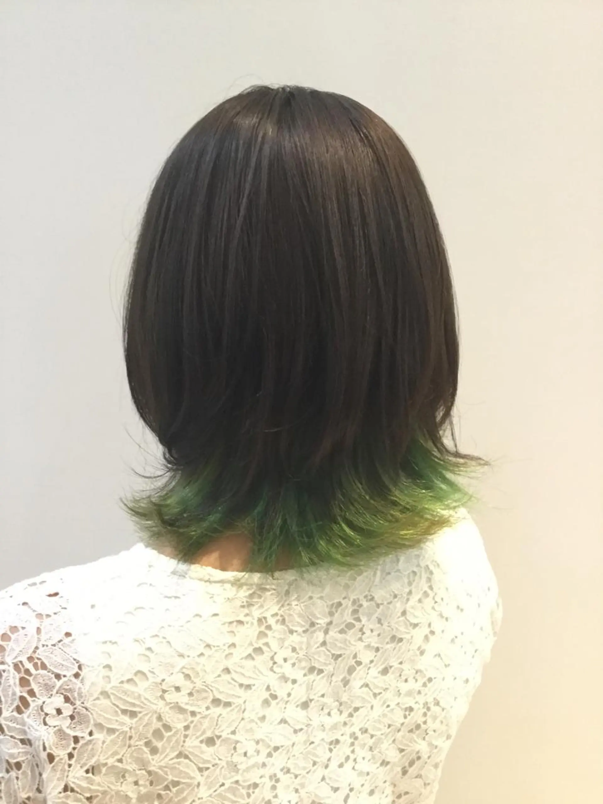 ミディアム カラー 佐山 聖玲奈のヘアスタイル
