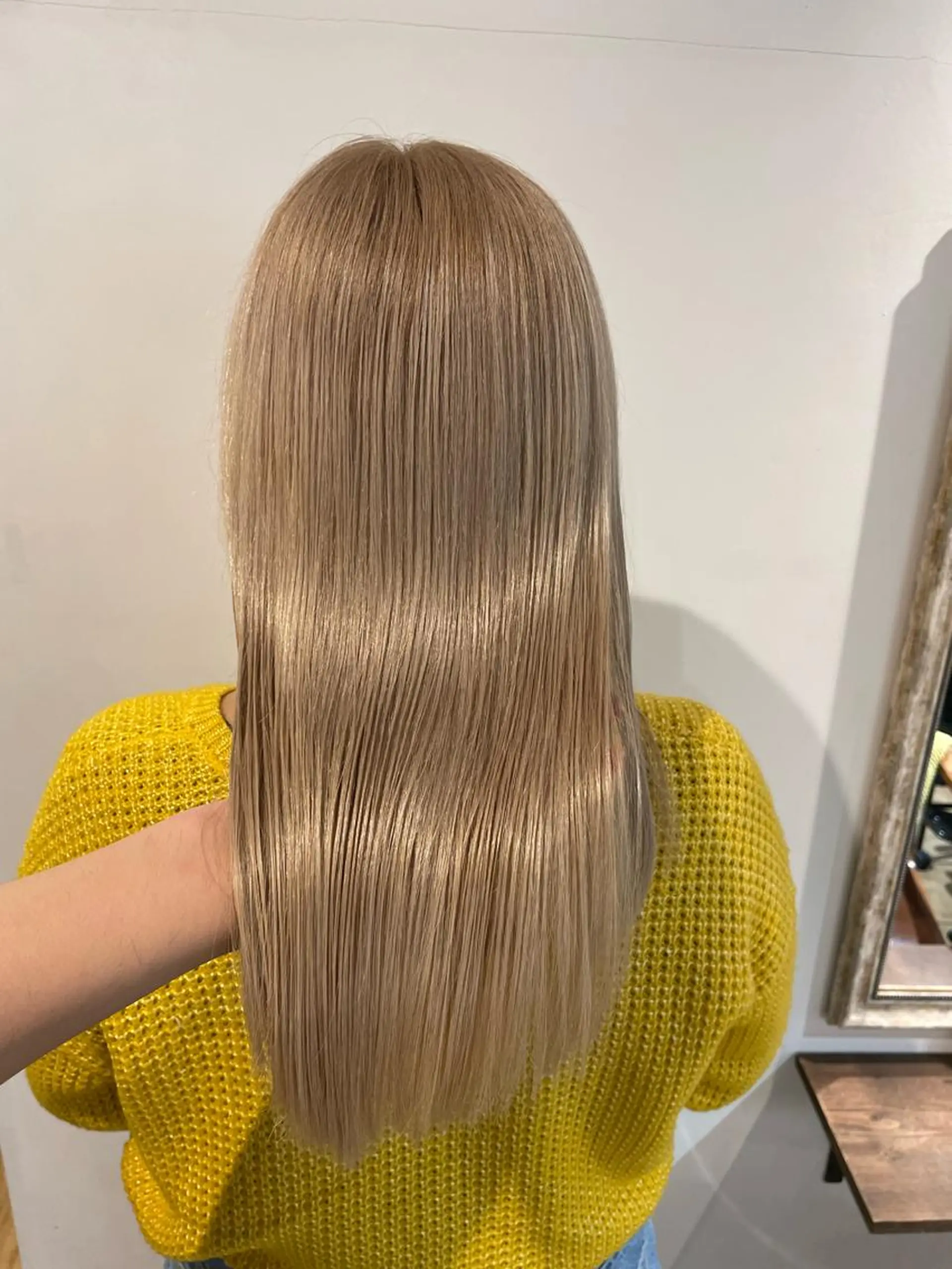セミロング カラー ブリーチ ヘアアレンジ にいた　かづしげのヘアスタイル