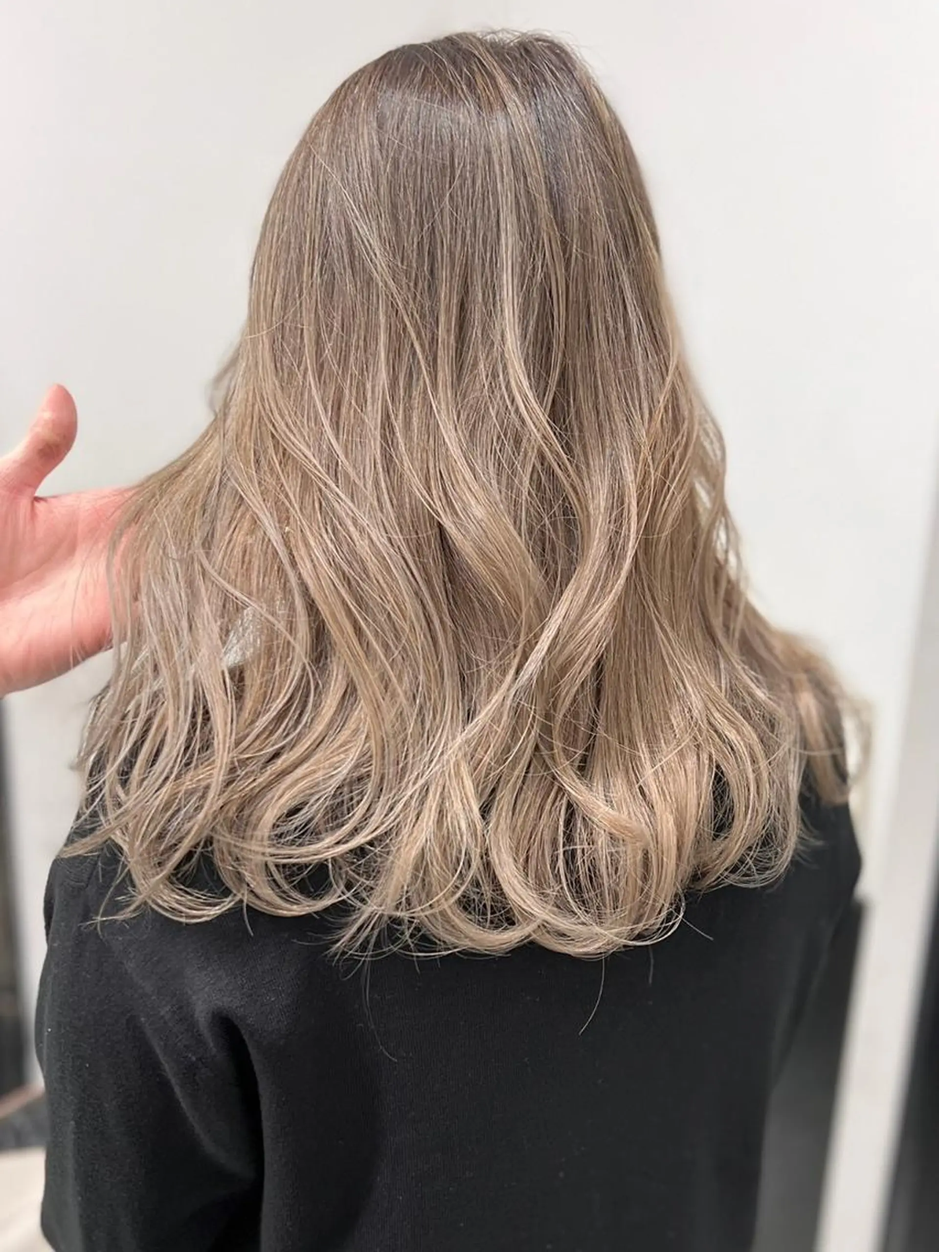 セミロング アッシュ エギョモリ フレンチガーリー 髪質改善 オン眉 カット ヘアカラー トリートメント 公式 Ease by amble luxeのヘアスタイル