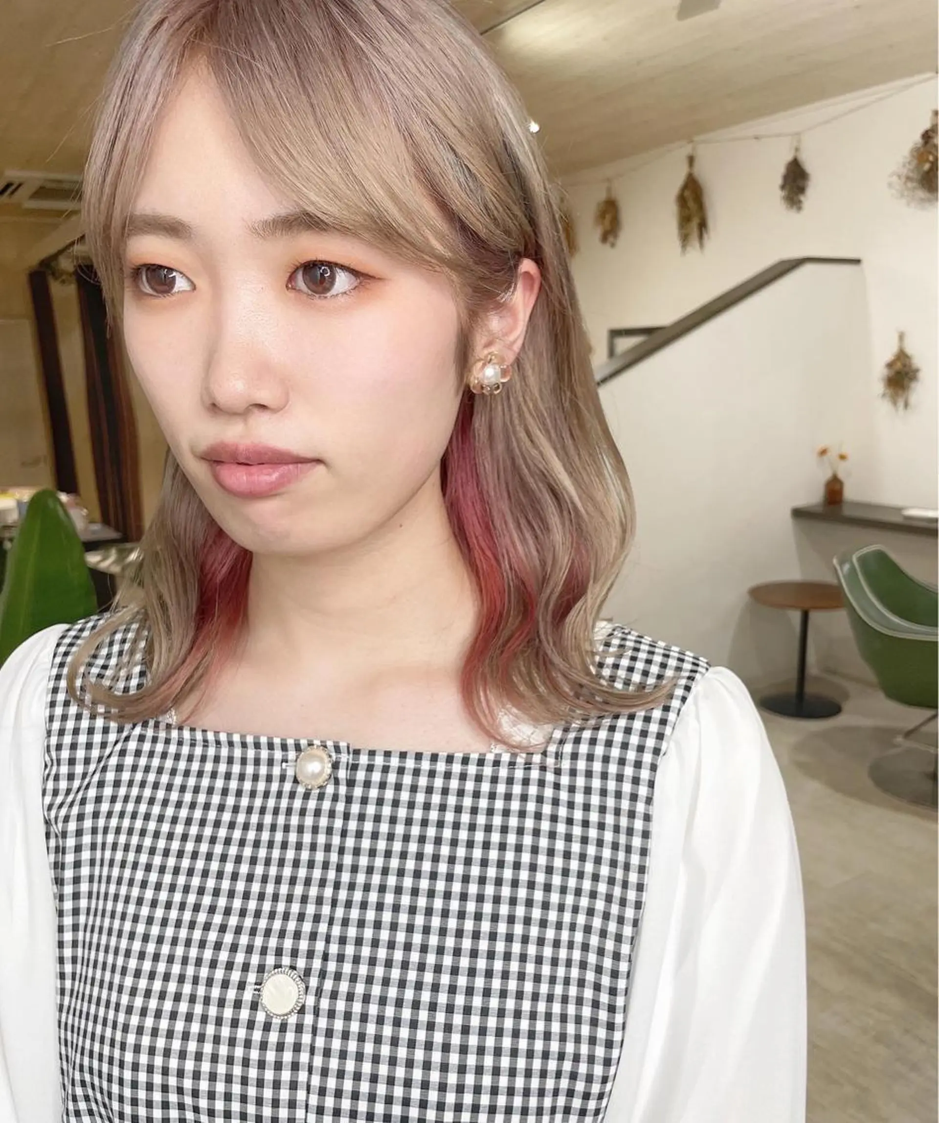 ミディアム カラー ベージュカラー インナーカラー ピンクカラー ホワイトベージュ ヘアカラー force  hair所属・🫧富田 苑実🫧のヘアスタイル