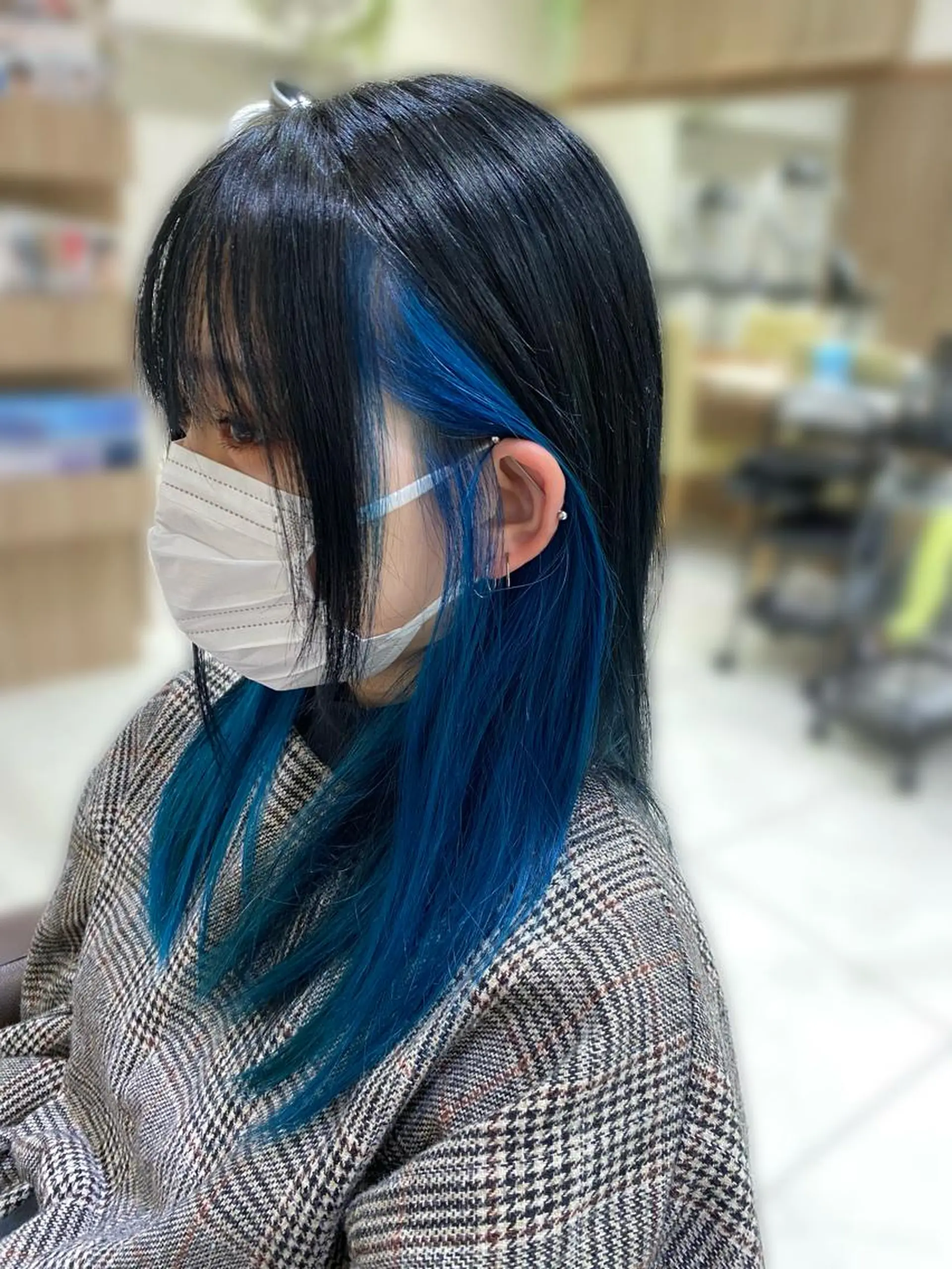 セミロング カラー 黒髪 ブリーチ ブルーカラー ブルーブラック インナーカラー ヘアカラー 渡邉 理央のヘアスタイル