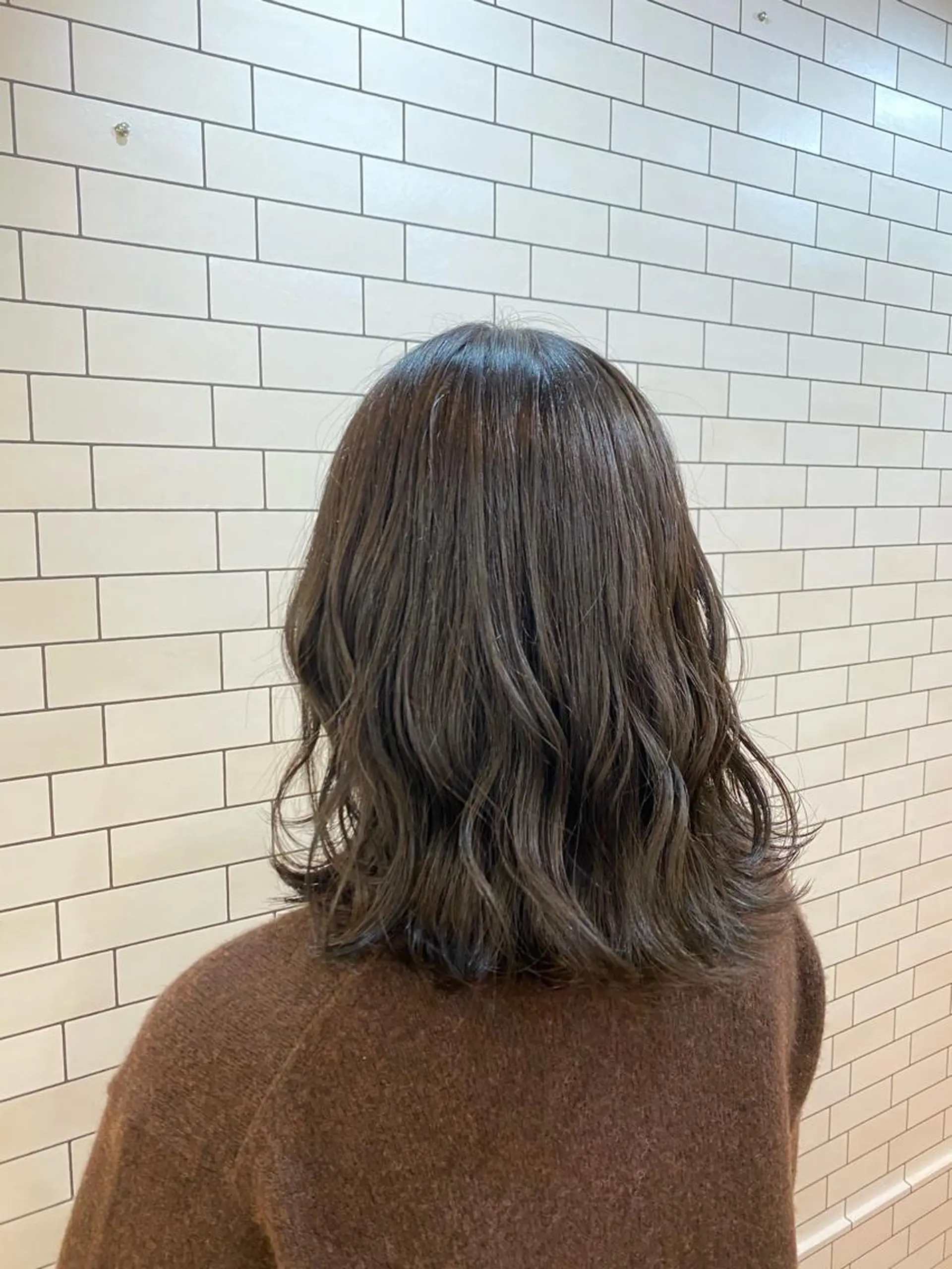 ミディアム カラー ベージュカラー オリーブベージュ カット ヘアカラー トリートメント オーストヘアージジ所属・TAI透明カラー 柔らかい縮毛矯正のヘアスタイル