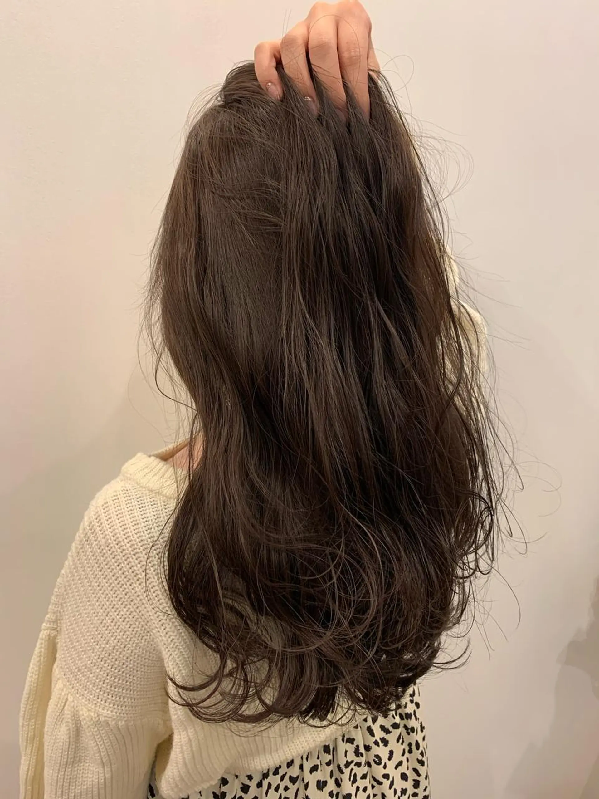 ロング カラー アッシュ ベージュカラー レイヤーカット 長谷川 湧のヘアスタイル