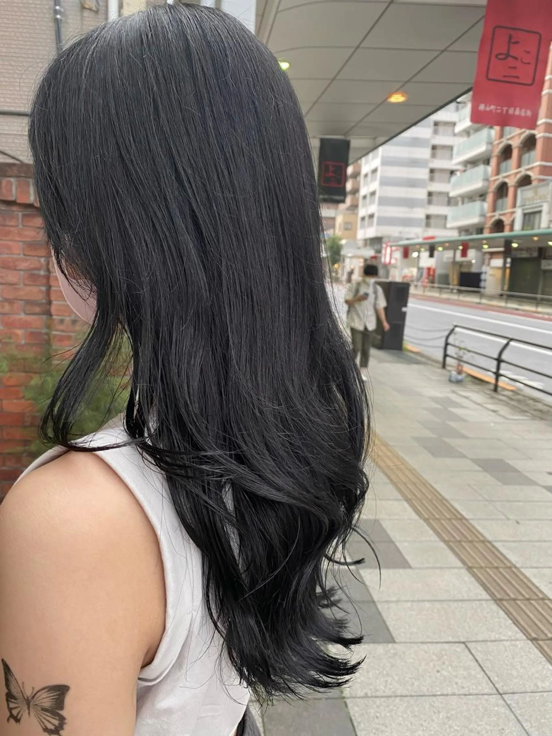ロング カラー 黒髪 ブルーカラー ブルーブラック カット ヘアカラー トリートメント ケアカラーリスト✂️ SHIAN   フジのヘアスタイル