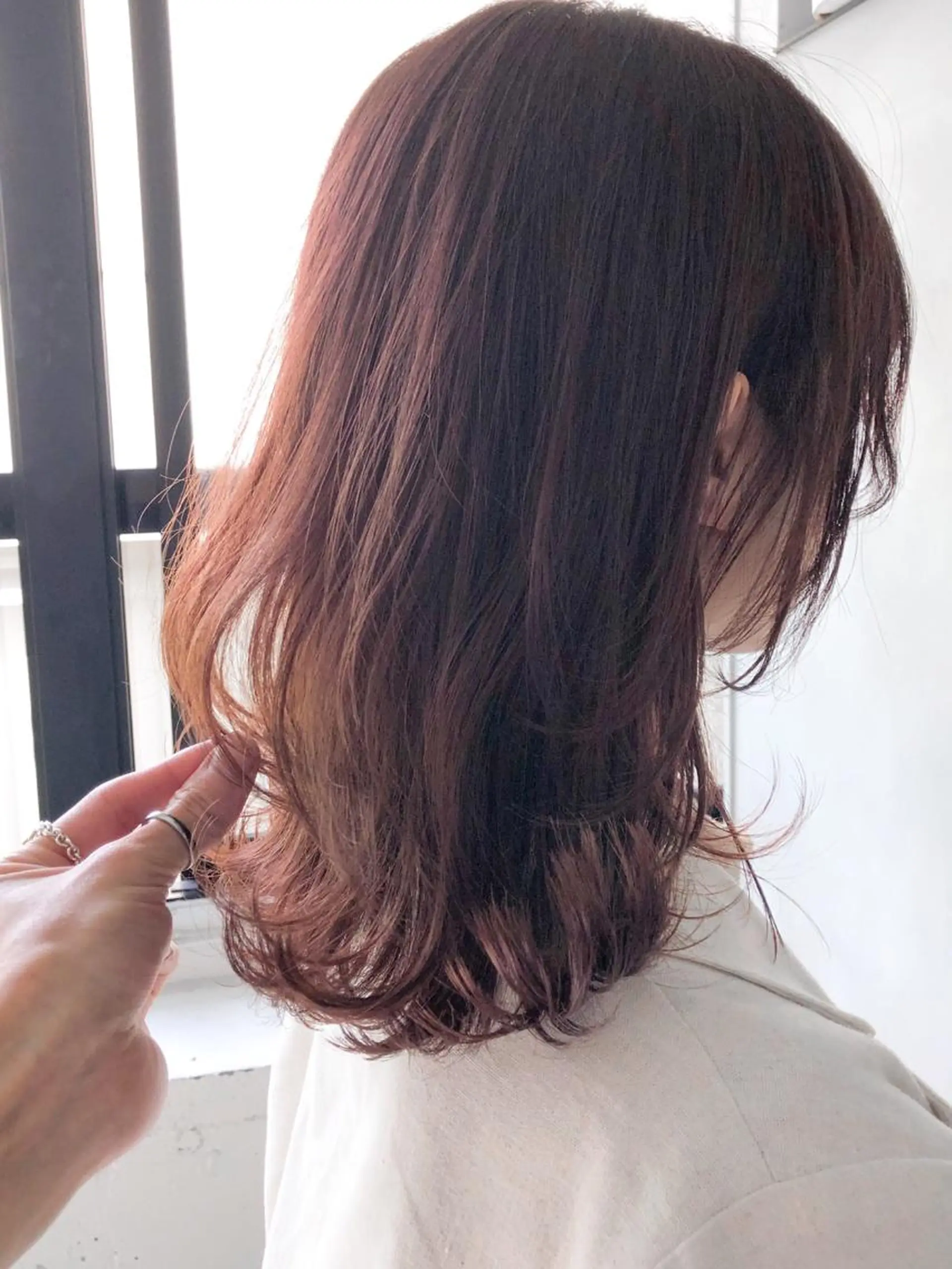 ミディアム カラー くびれヘア 佐藤 侑哉のヘアスタイル