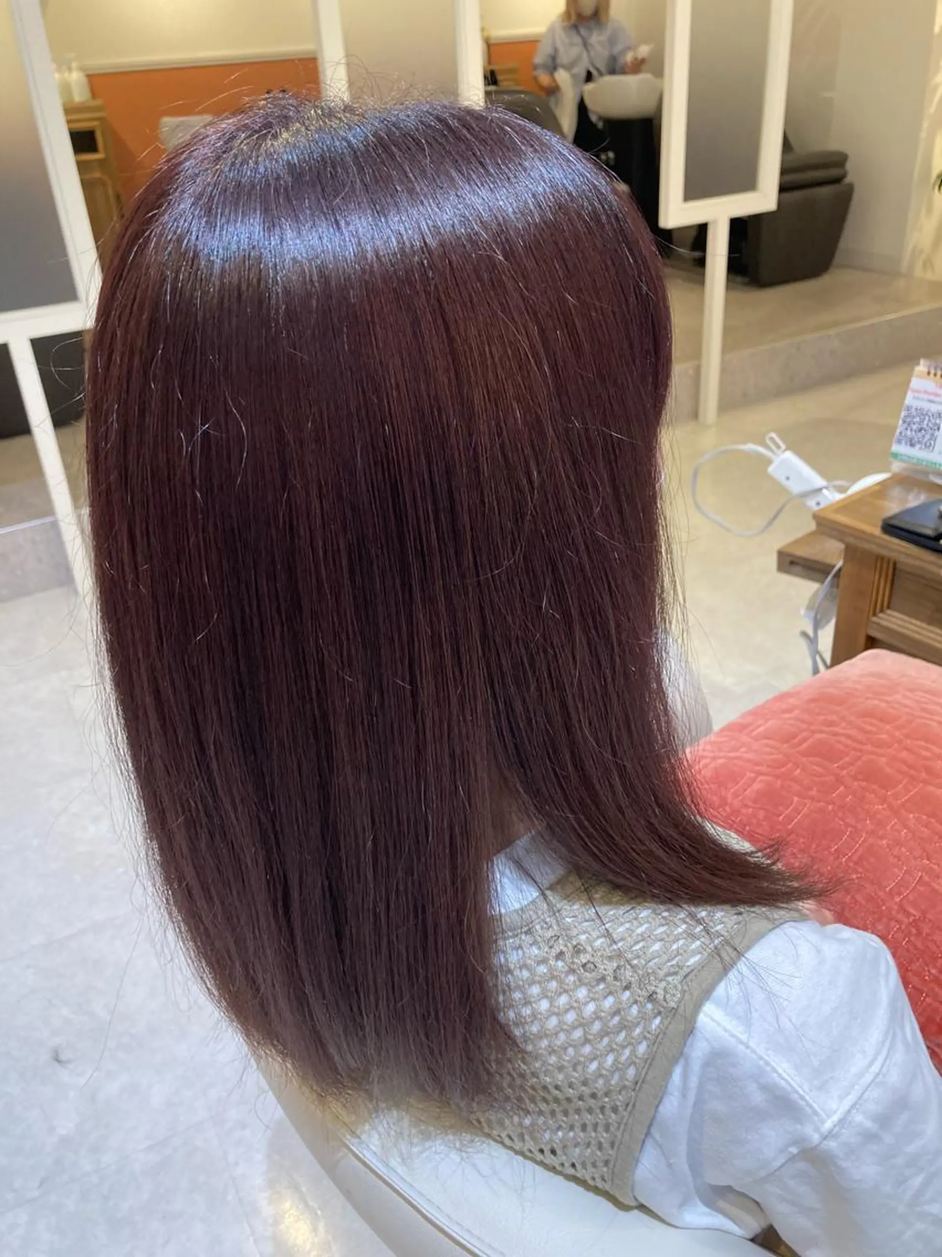 ミディアム カラー カシス 山﨑 まなかのヘアスタイル