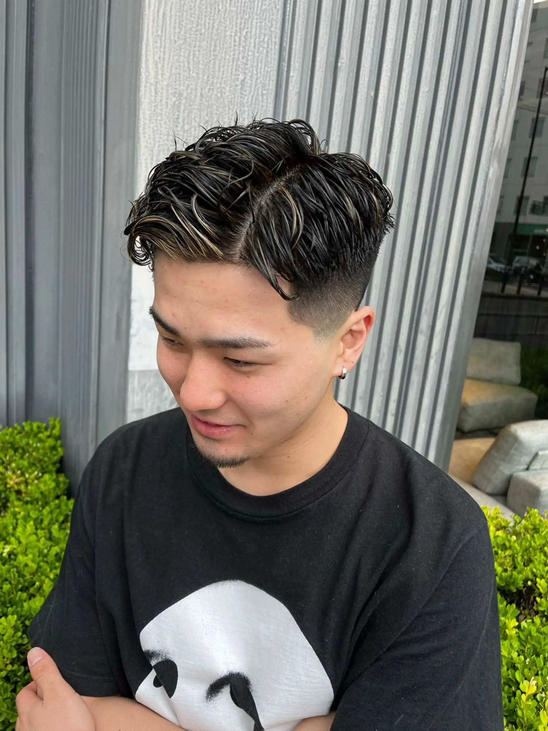 ショート カラー パーマ メンズ フェードカット メンズハイトーン メンズパーマ ハイトーンカラー &CREW スタッフのヘアスタイル