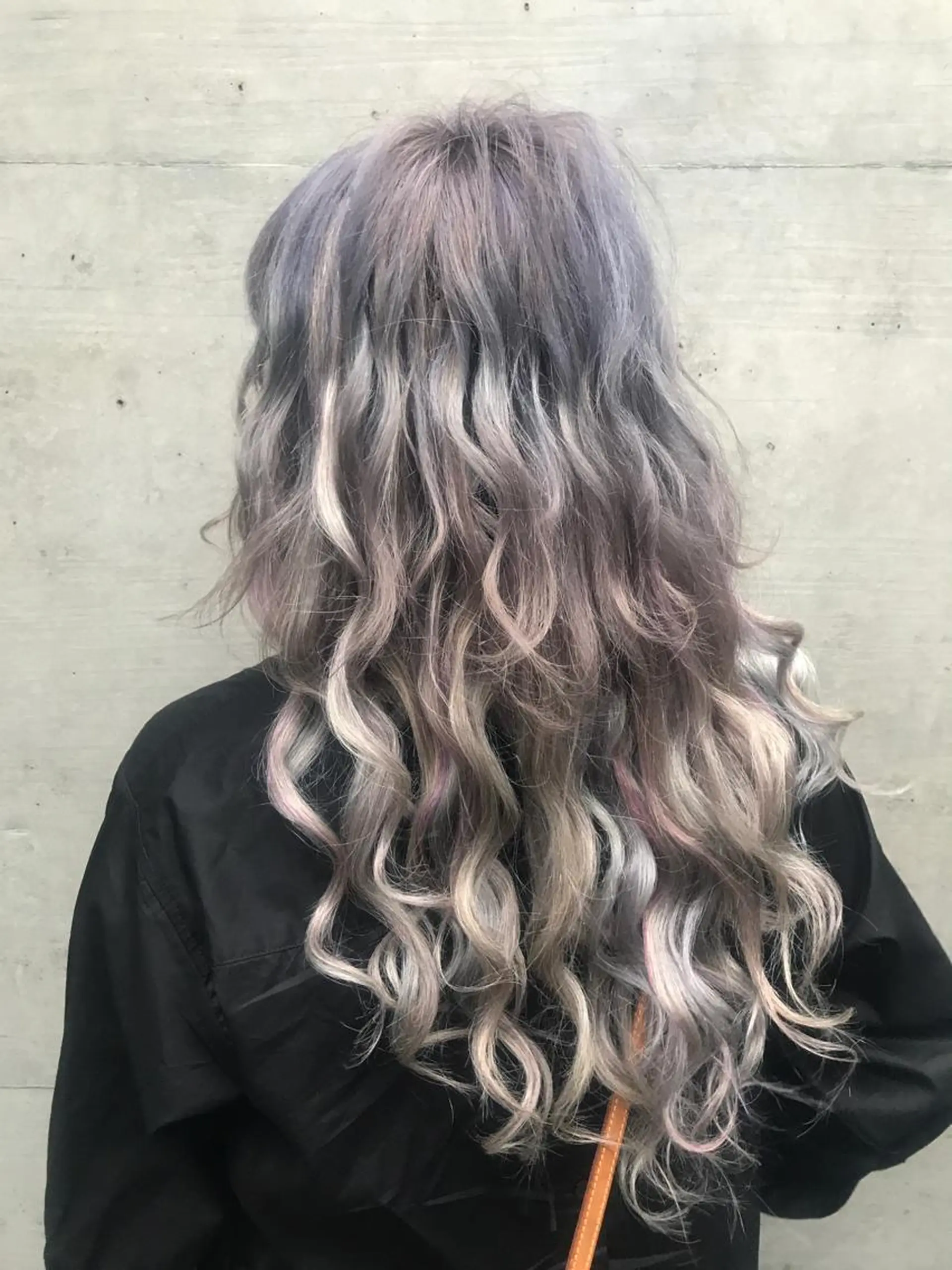ロング カラー ブリーチ シルバー ホワイトシルバー エクステ エクステ ていねい技術No.1 🌈諏訪 健太のヘアスタイル