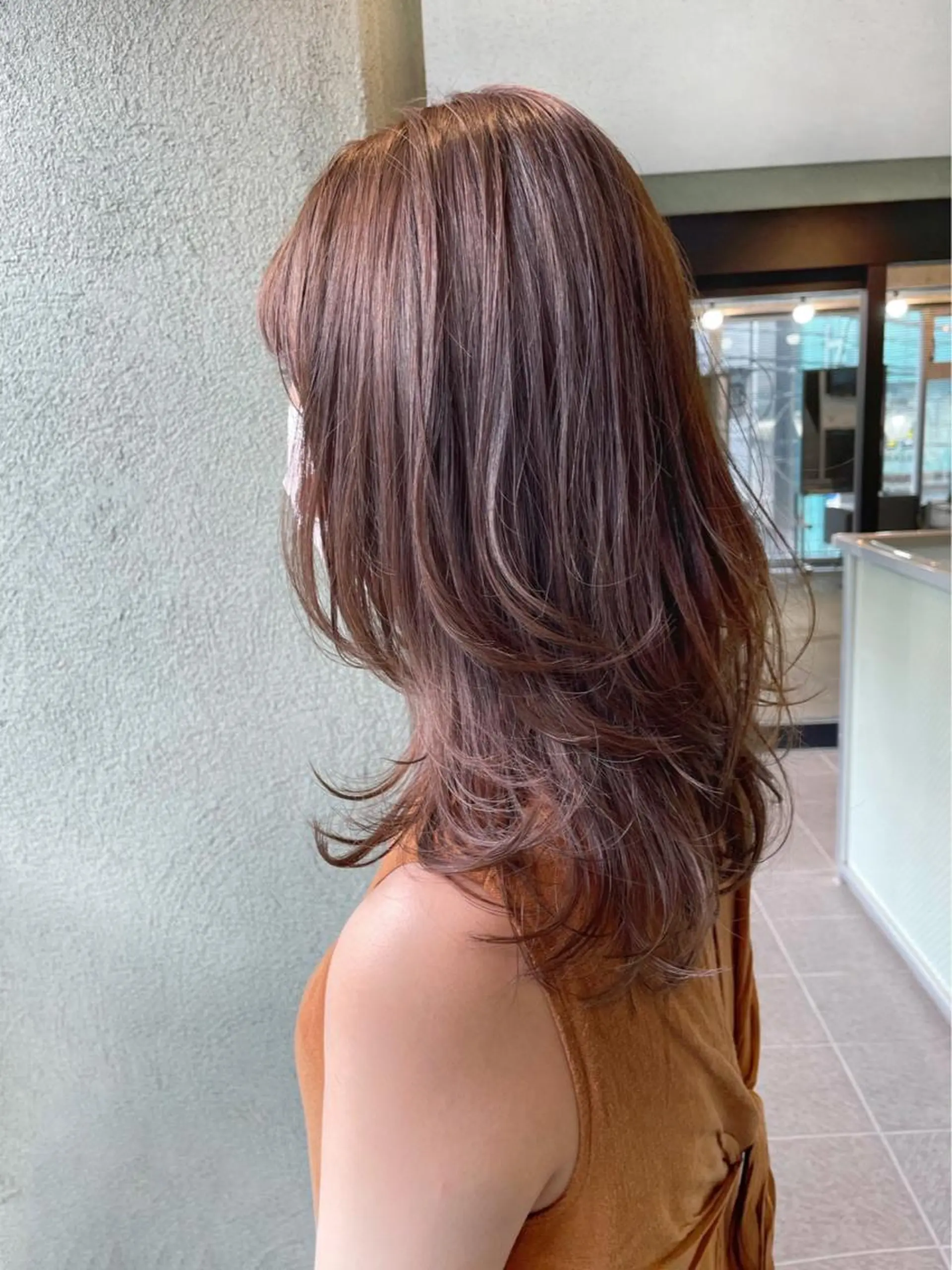 ミディアム カラー アッシュ ベージュカラー ハイライトカラー ハイライト カット ヘアカラー HIROKI ” stylistのヘアスタイル