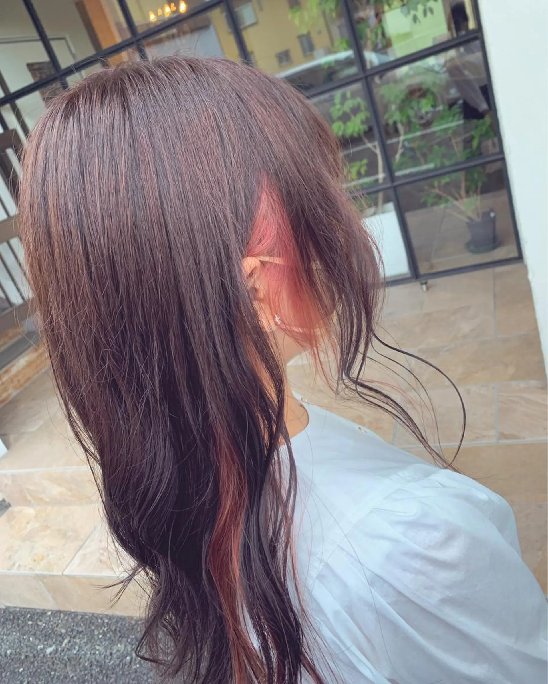 ロング カラー ブリーチ イヤリングカラー ピンクカラー カット ヘアカラー Morpho Hair Product所属・井上 花音のヘアスタイル