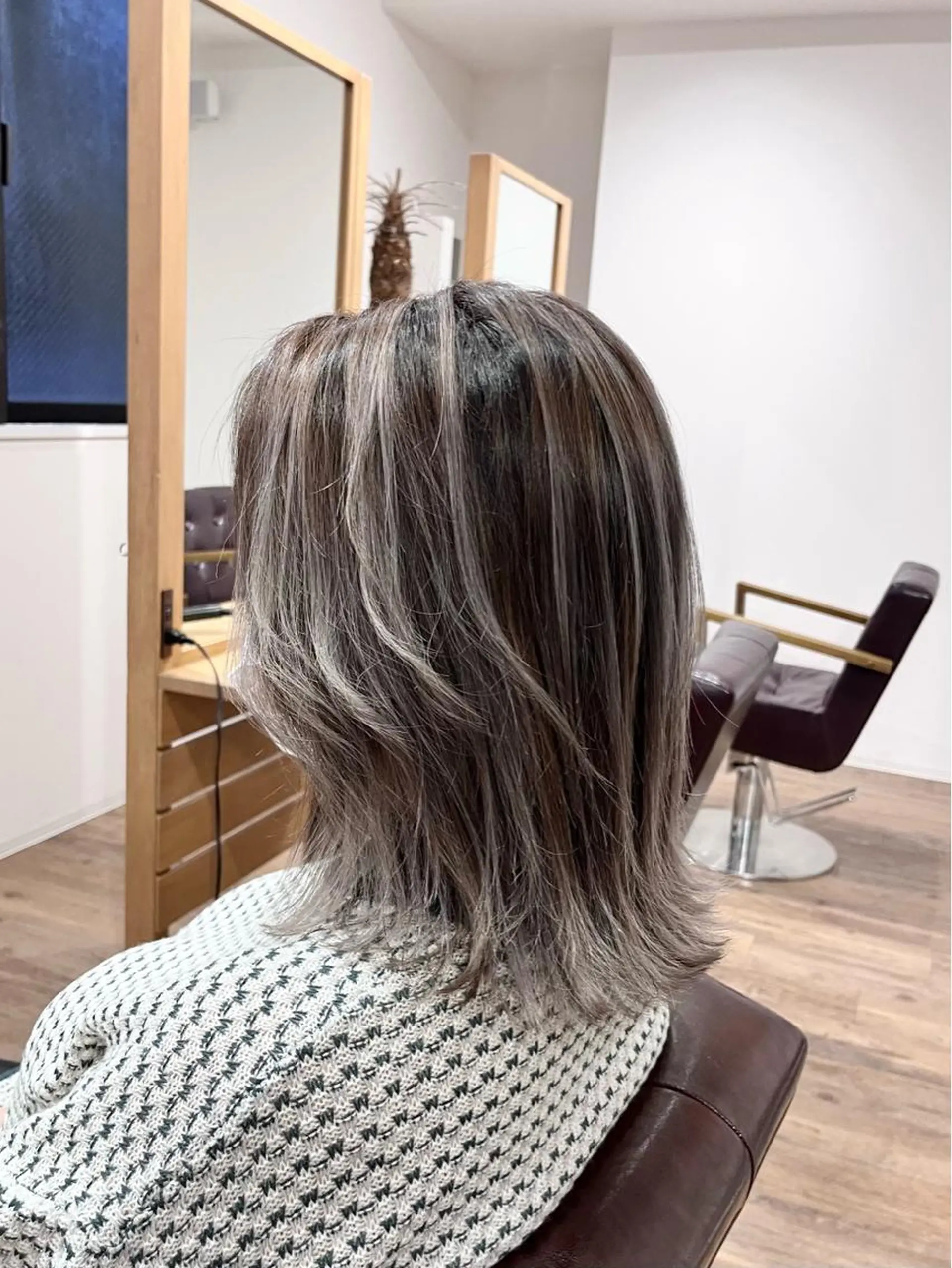 ミディアム カラー バレイヤージュ ブリーチ ハイライトカラー ハイライト レイヤーカット ヘアカラー KIZU 髪質改善 オカルト怪談のヘアスタイル