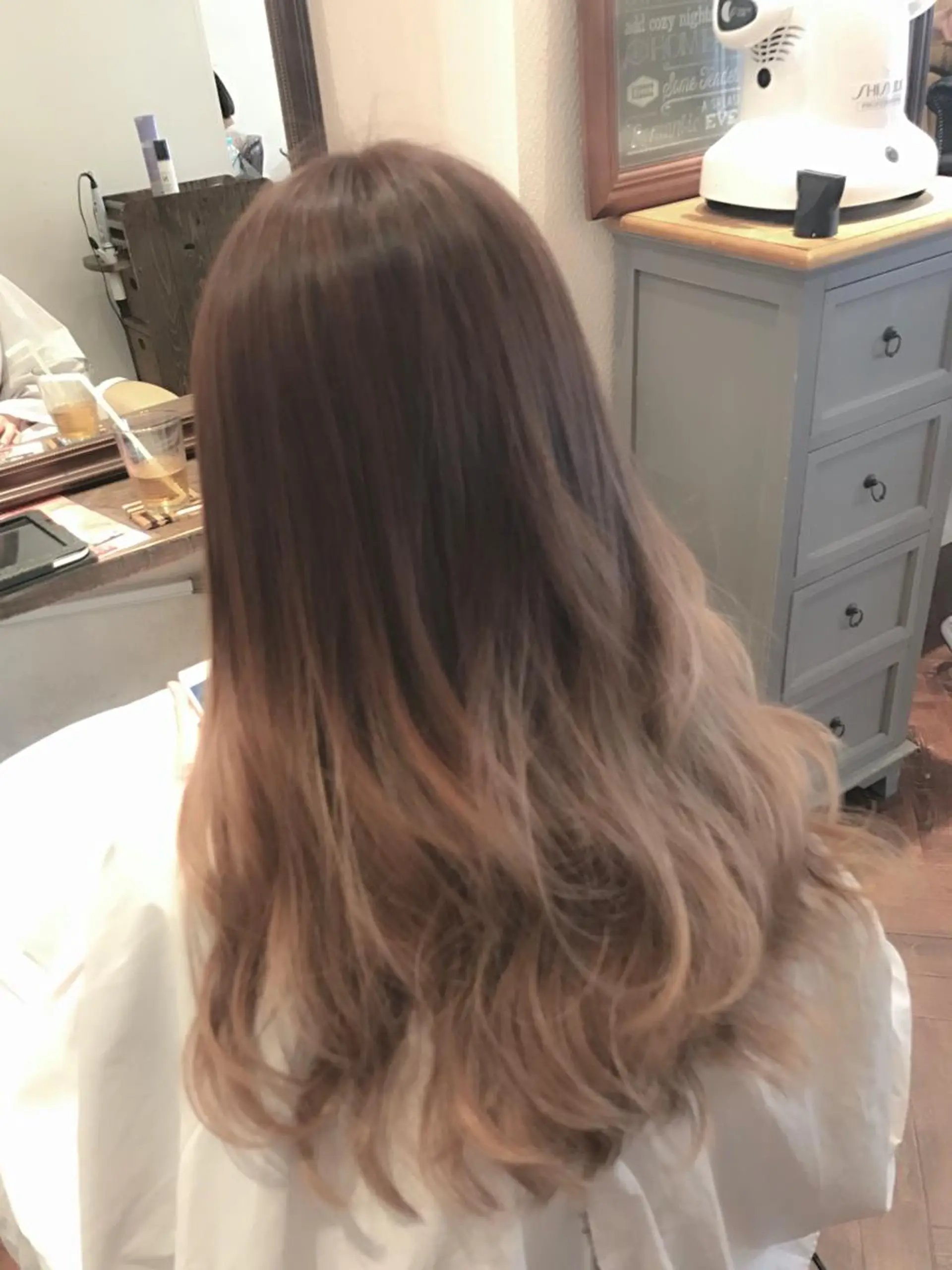 ロング カラー ブリーチ グラデーションカラー ヘアカラー 小森谷 亮太のヘアスタイル
