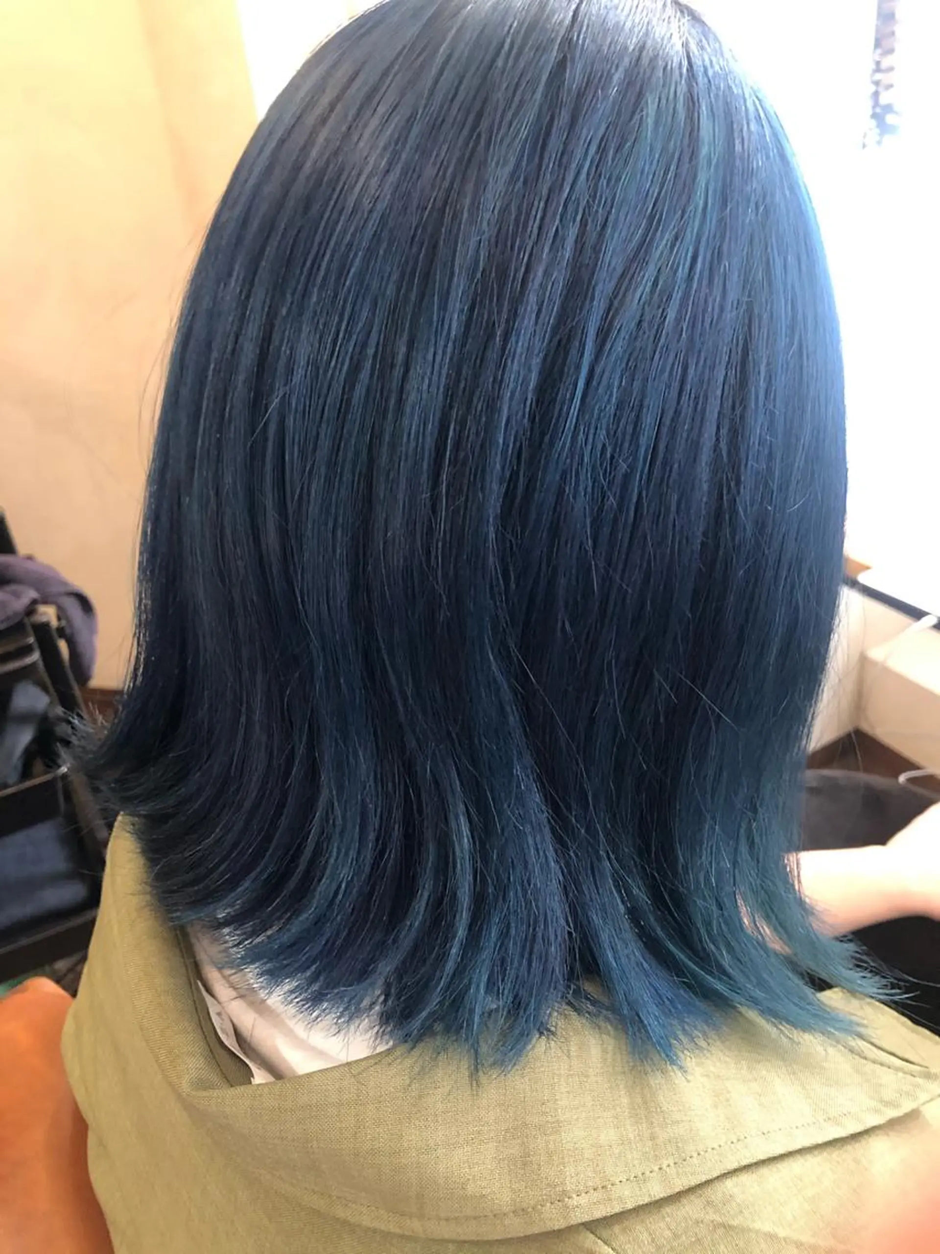 ミディアム カラー ブルーカラー ダブルカラー ネイビーカラー クオルシアカラー ヲタクに美容室は難しい。所属・縮毛矯正&髪質改善 ⭐️OGUのヘアスタイル