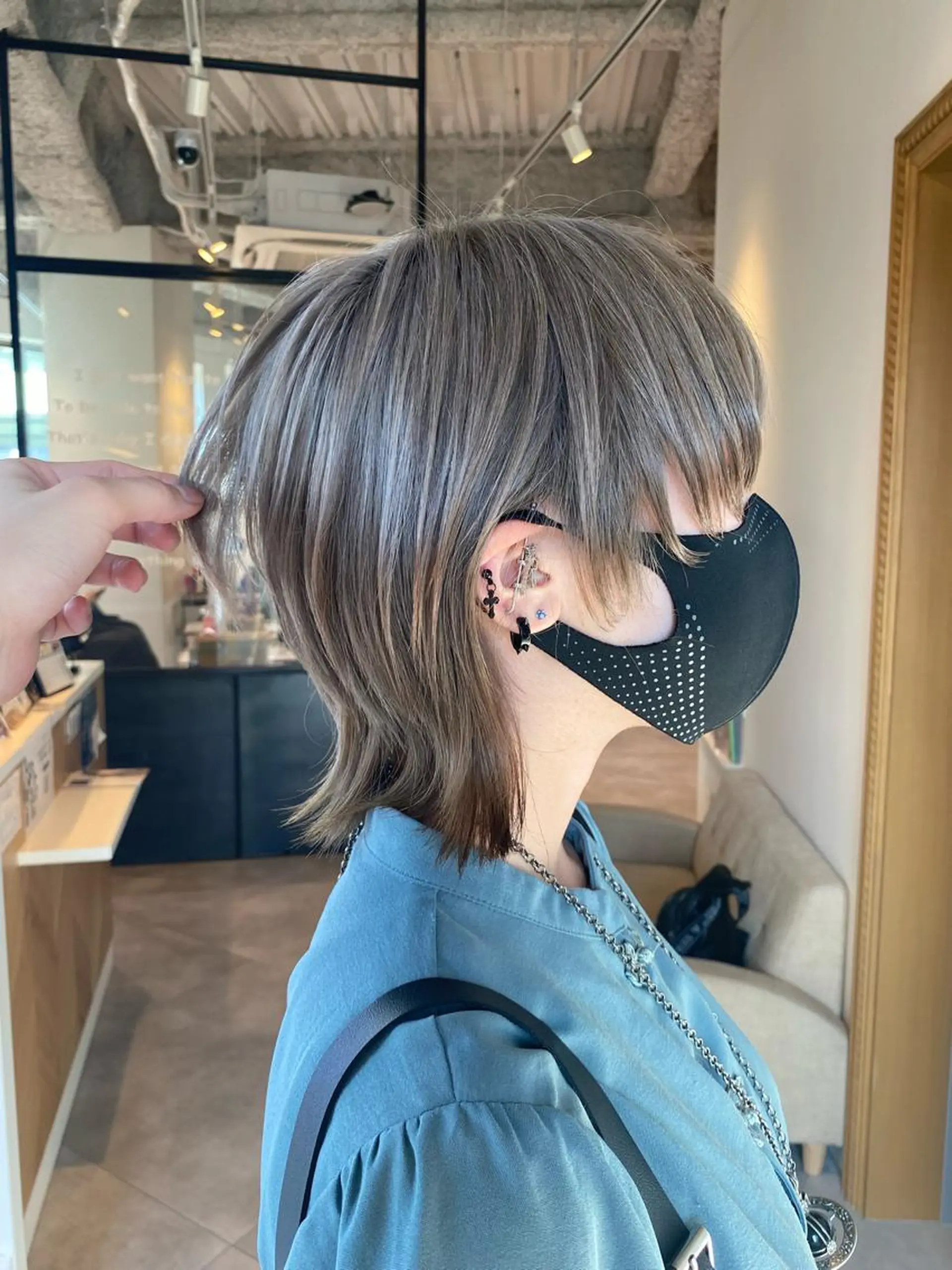 セミロング ウルフカット 大阪ウルフカット ハッシュカットのヘアスタイル