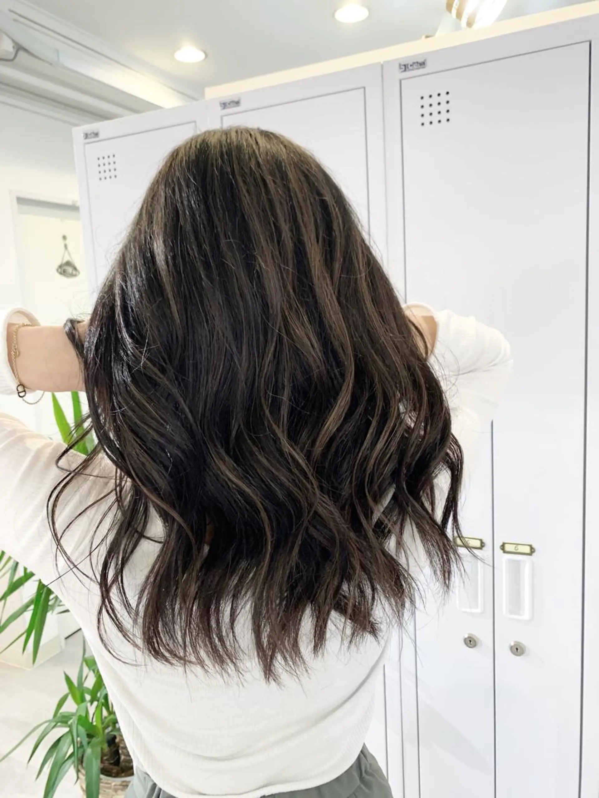 セミロング ハイライト レイヤー×縮毛矯正 深見 拓のヘアスタイル