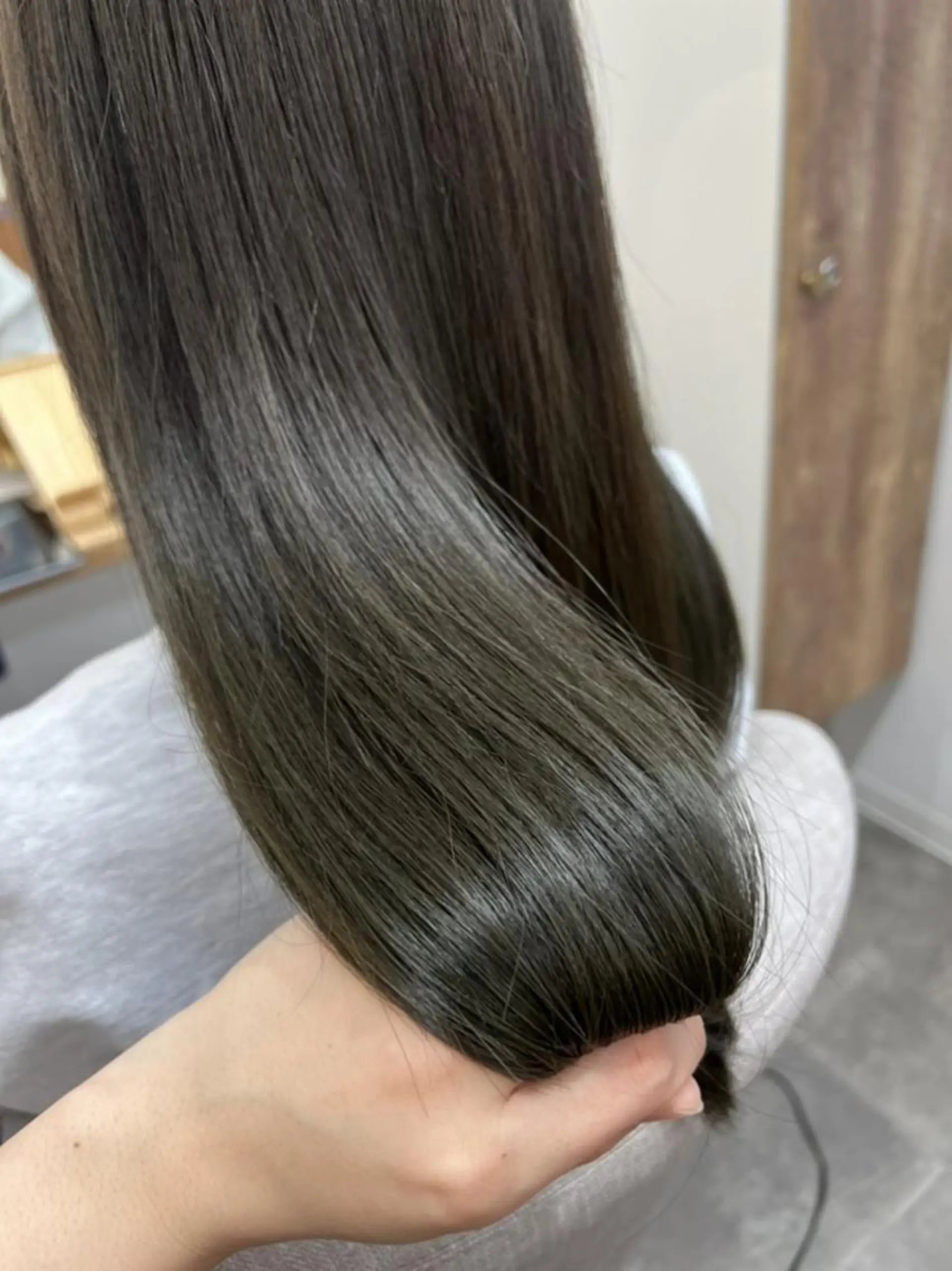 ロング カラー ベージュカラー オリーブベージュ オリーブカラー Nao ナオのヘアスタイル