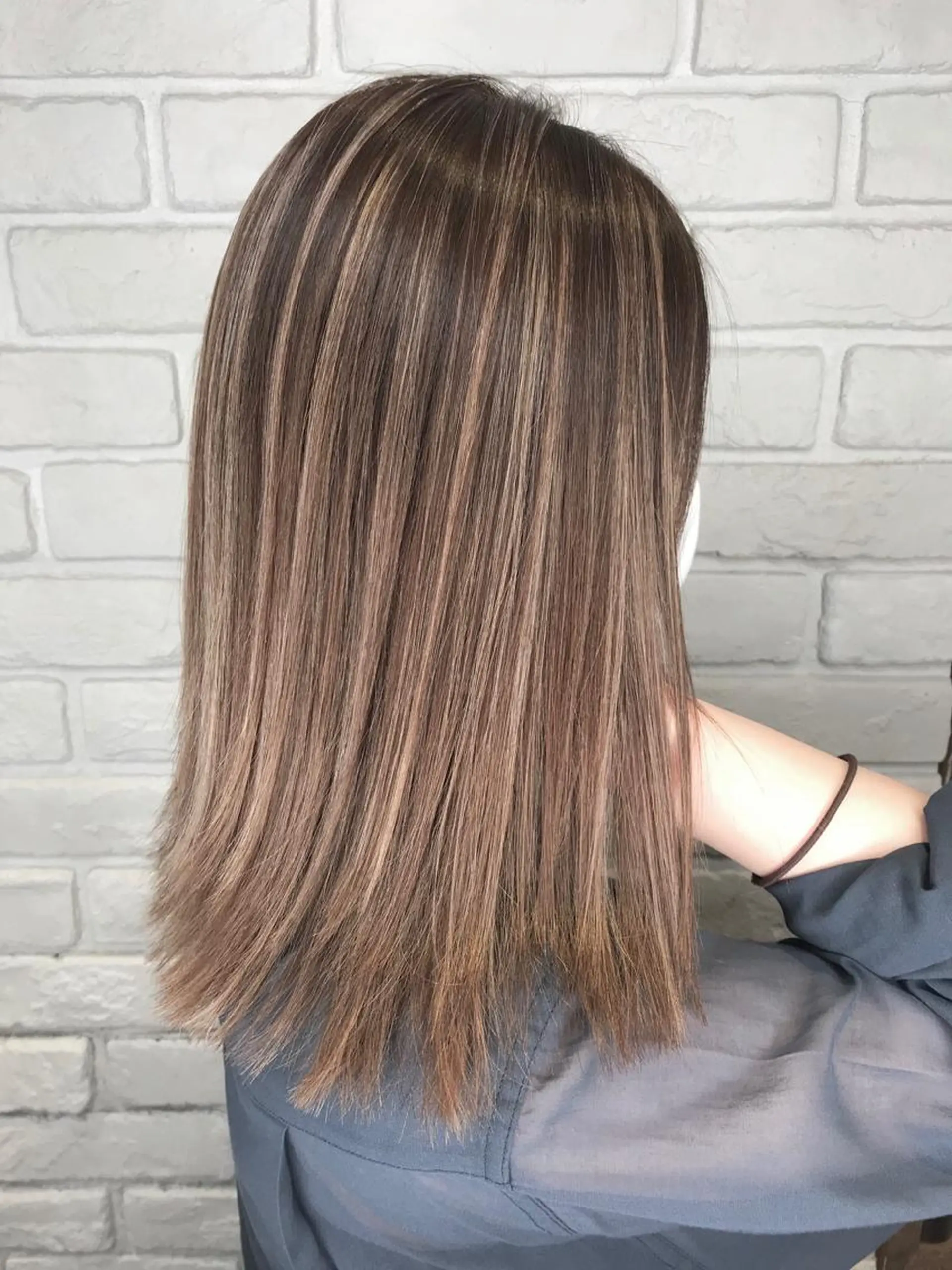 セミロング カラー ハイライトカラー ハイライト 森本 笑のヘアスタイル