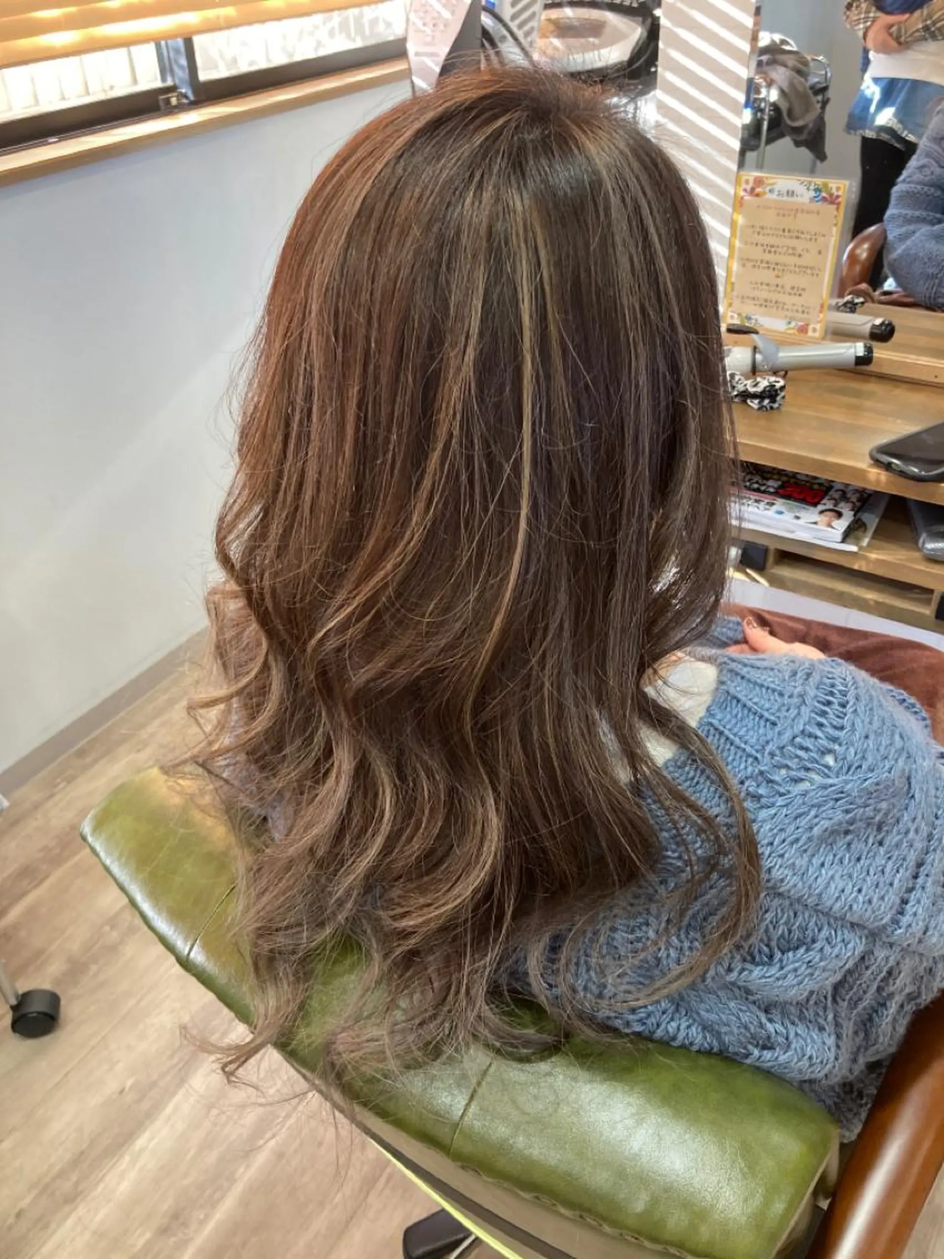 ロング カラー グレージュ ハイライトカラー ハイライト ロング B-rilliant ビーリリアント所属・今井 里美のヘアスタイル
