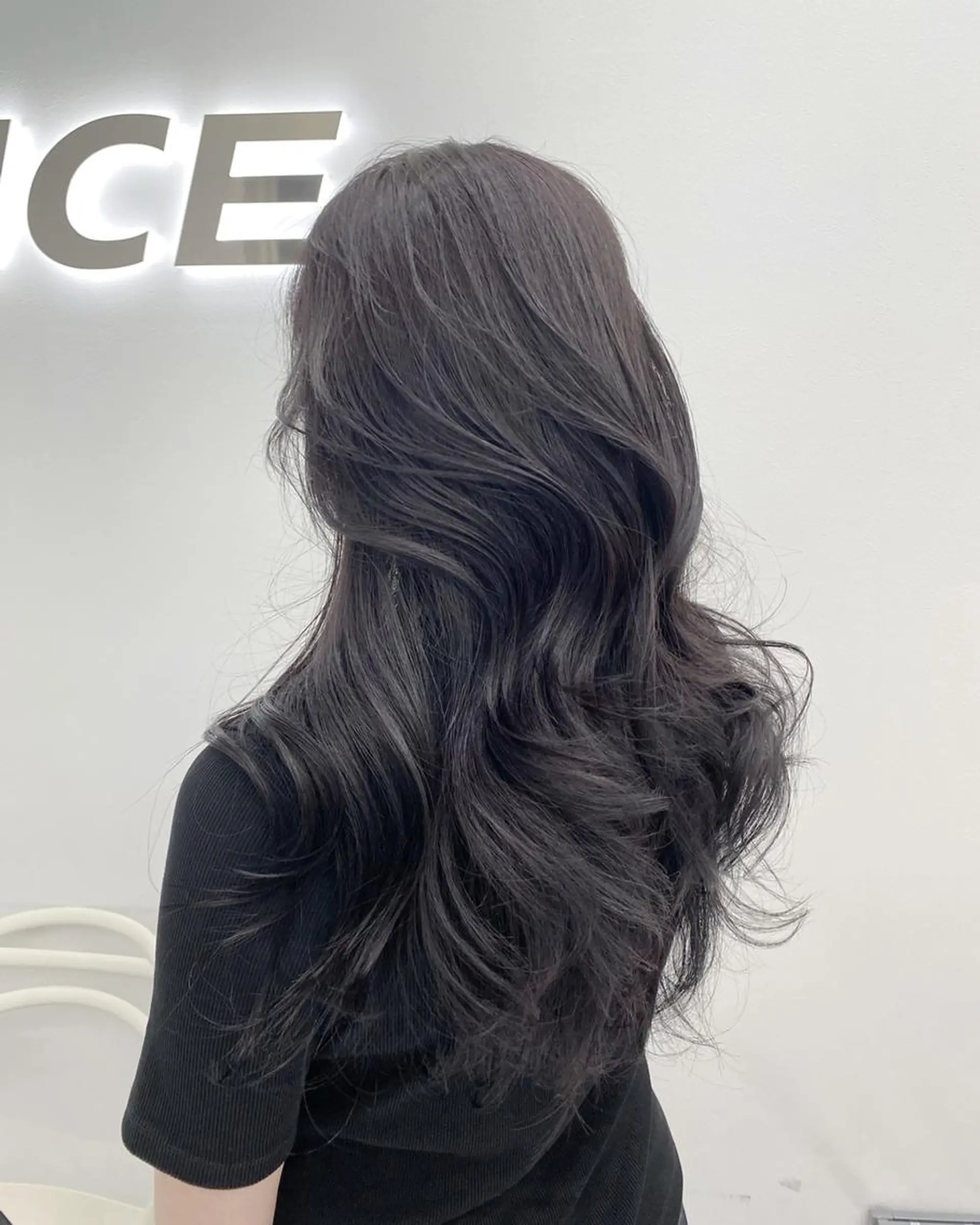 ロング カラー ヘアカラー トリートメント ヘッドスパ ヘアセット 韓国暗髪🇰🇷レイ ヤー🤍THREEのヘアスタイル