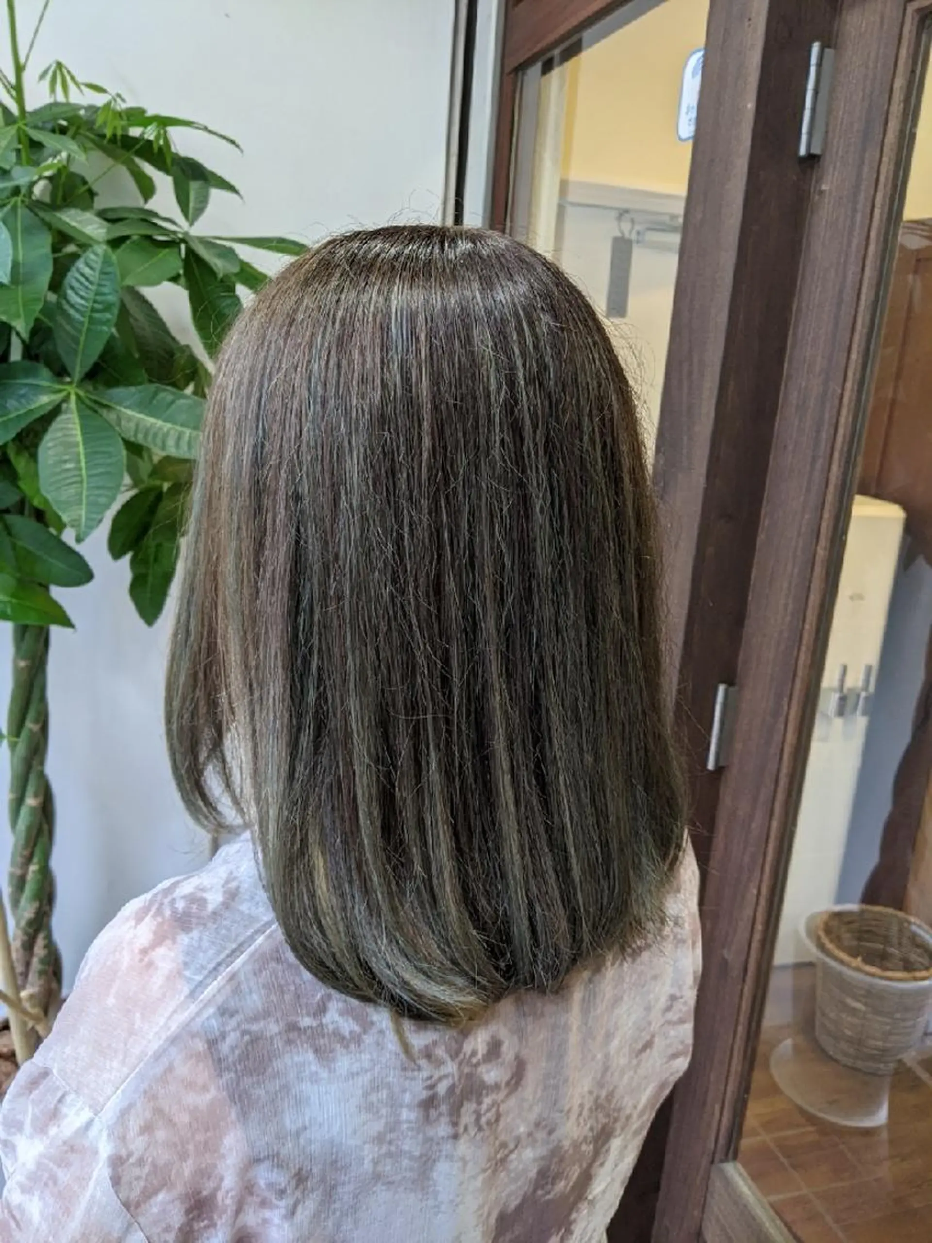 セミロング カラー ハイライトカラー ハイライト 髪質改善アンブリーチ 店長みやけななのヘアスタイル