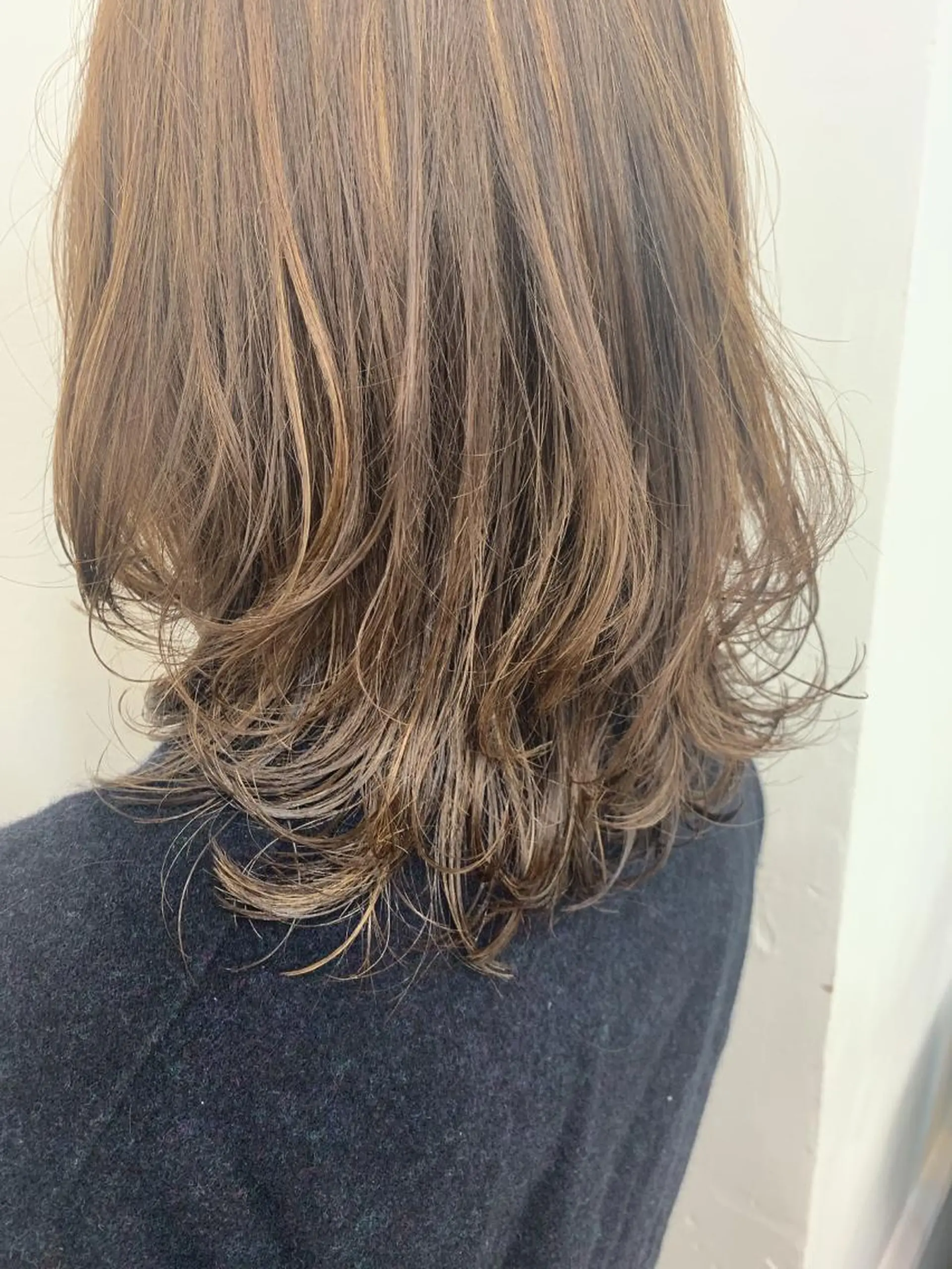 セミロング レイヤーカット カット ヘアカラー chama レイヤーカットのヘアスタイル