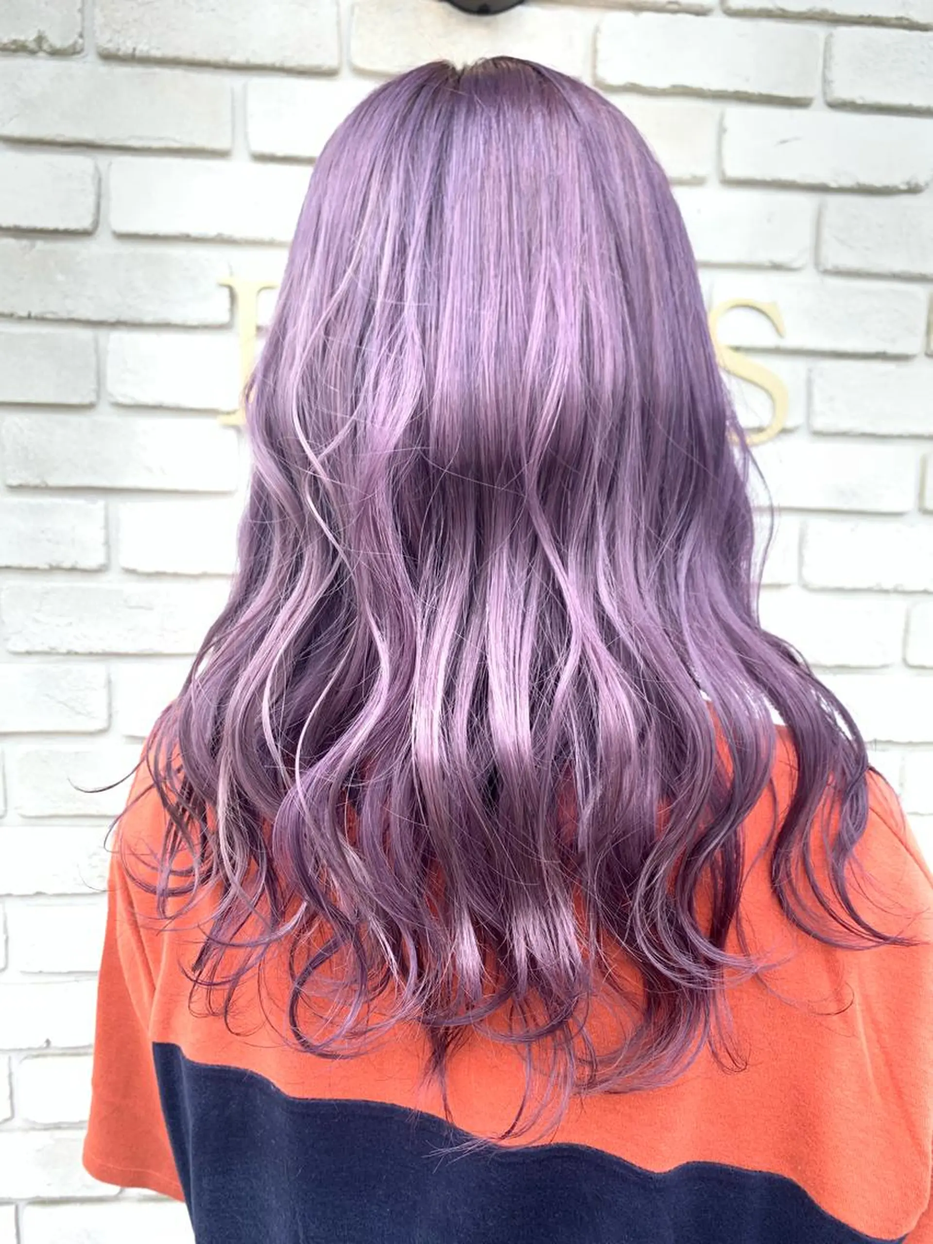 セミロング 倉林隆一🐈 ダブルカラー/艶髪のヘアスタイル