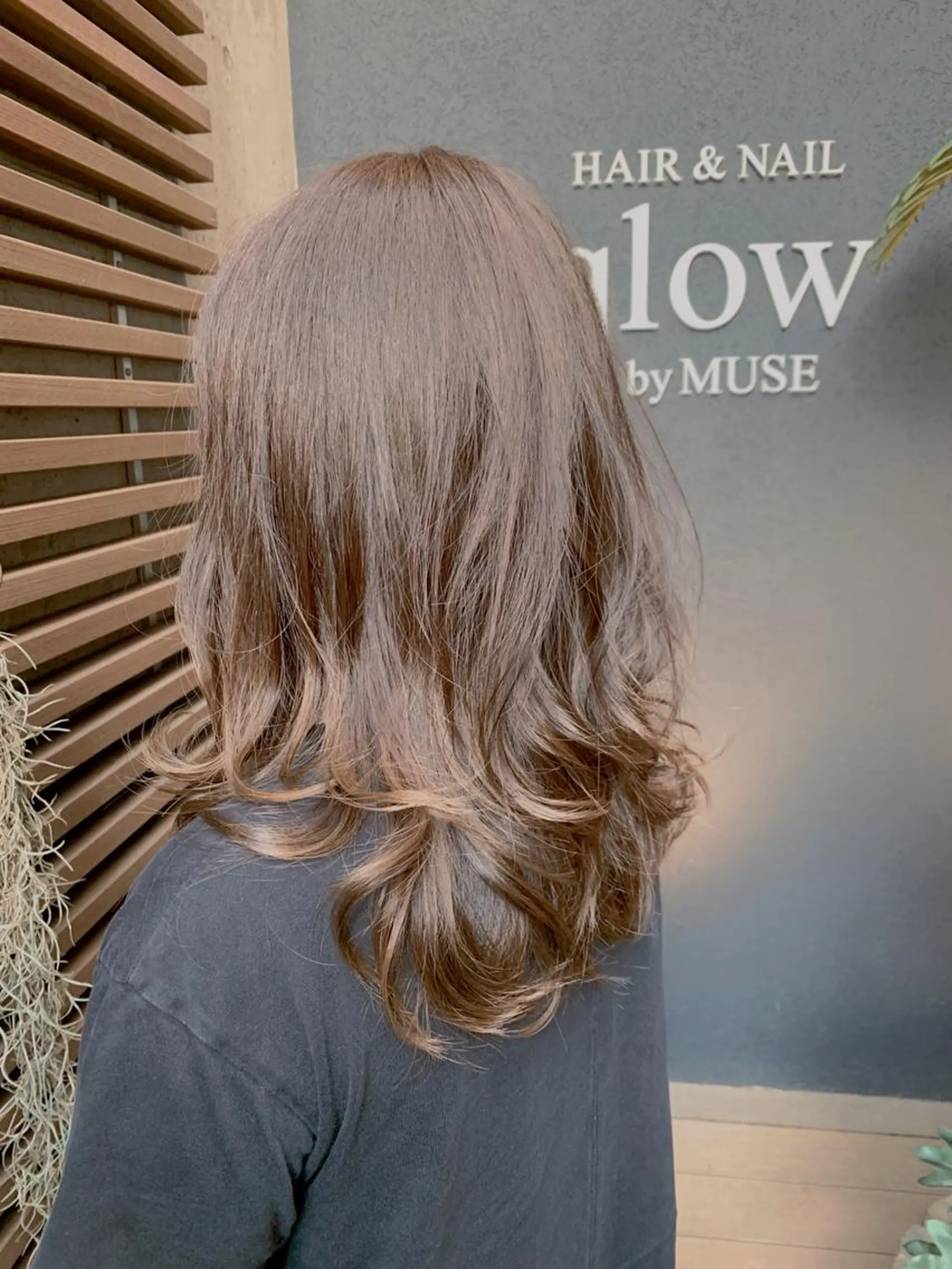 ロング カラー パーマ レイヤーカット glow所属・嶋田 遥奈のマツエク・マツパデザイン