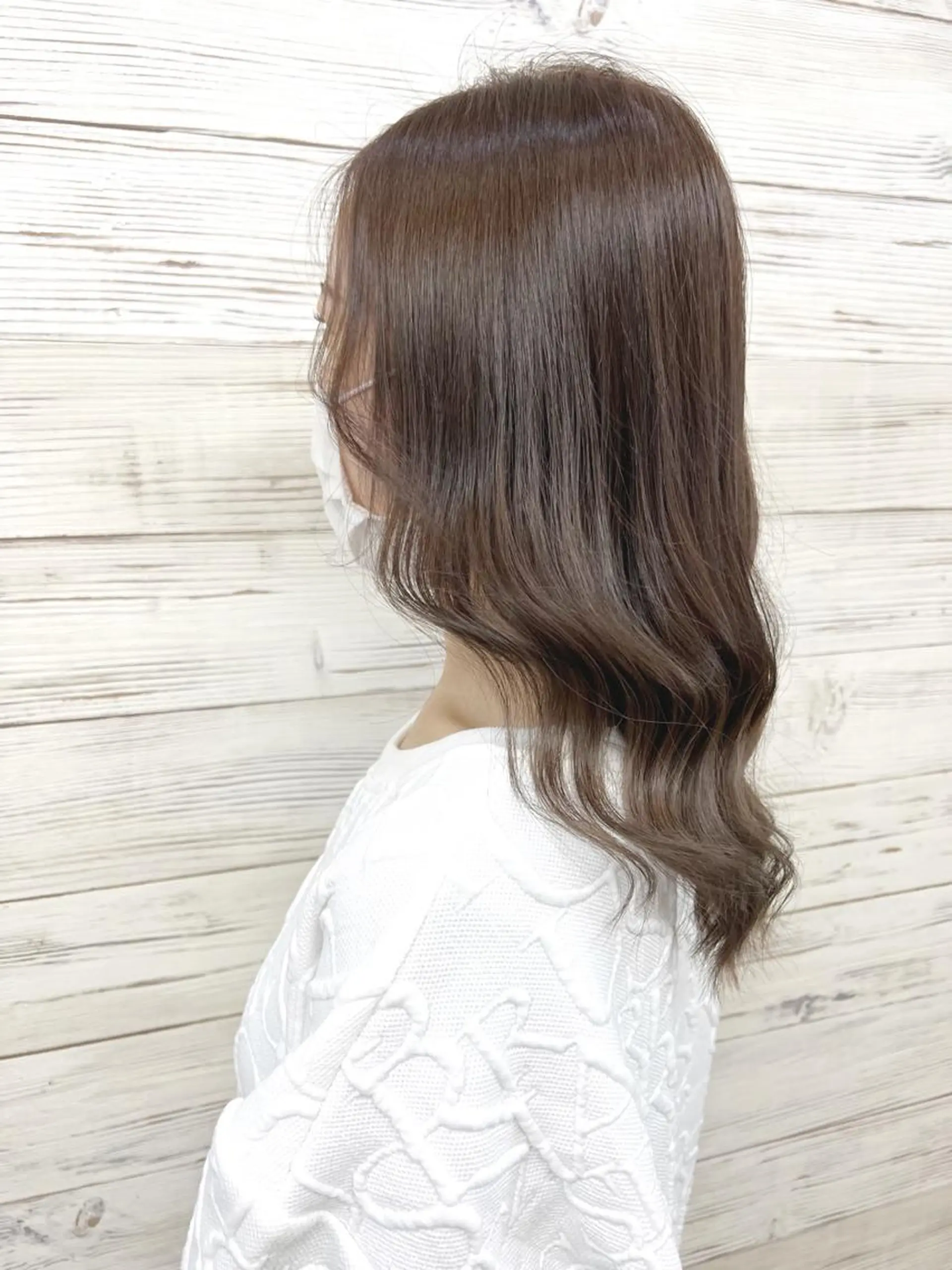 ミディアム カラー ヘアアレンジ マツエク・マツパ ミディアムパーマ ブリーチ 透明感カラー グレージュ 一重×まつ毛パーマ 枝毛カット＆髪質改善 満足NO.1岡しゃんのヘアスタイル