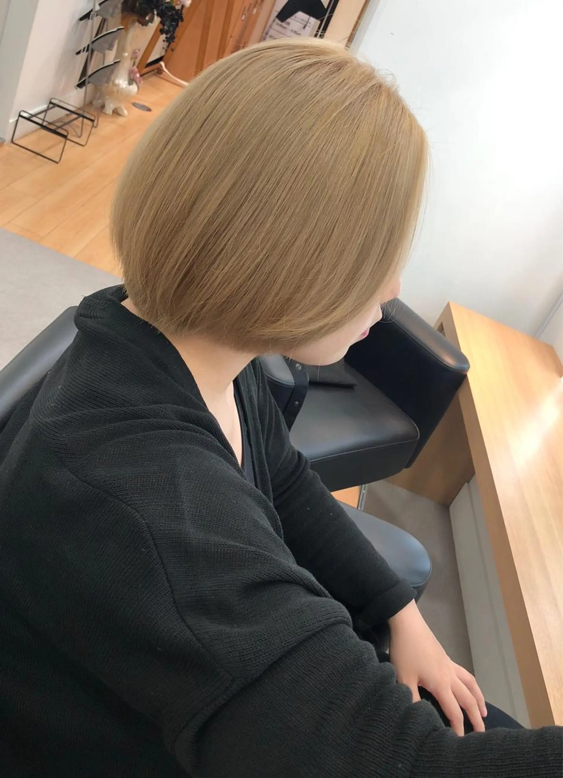 ショート カラー 縮毛矯正×髪質改善 カラー×クロスパーマのヘアスタイル