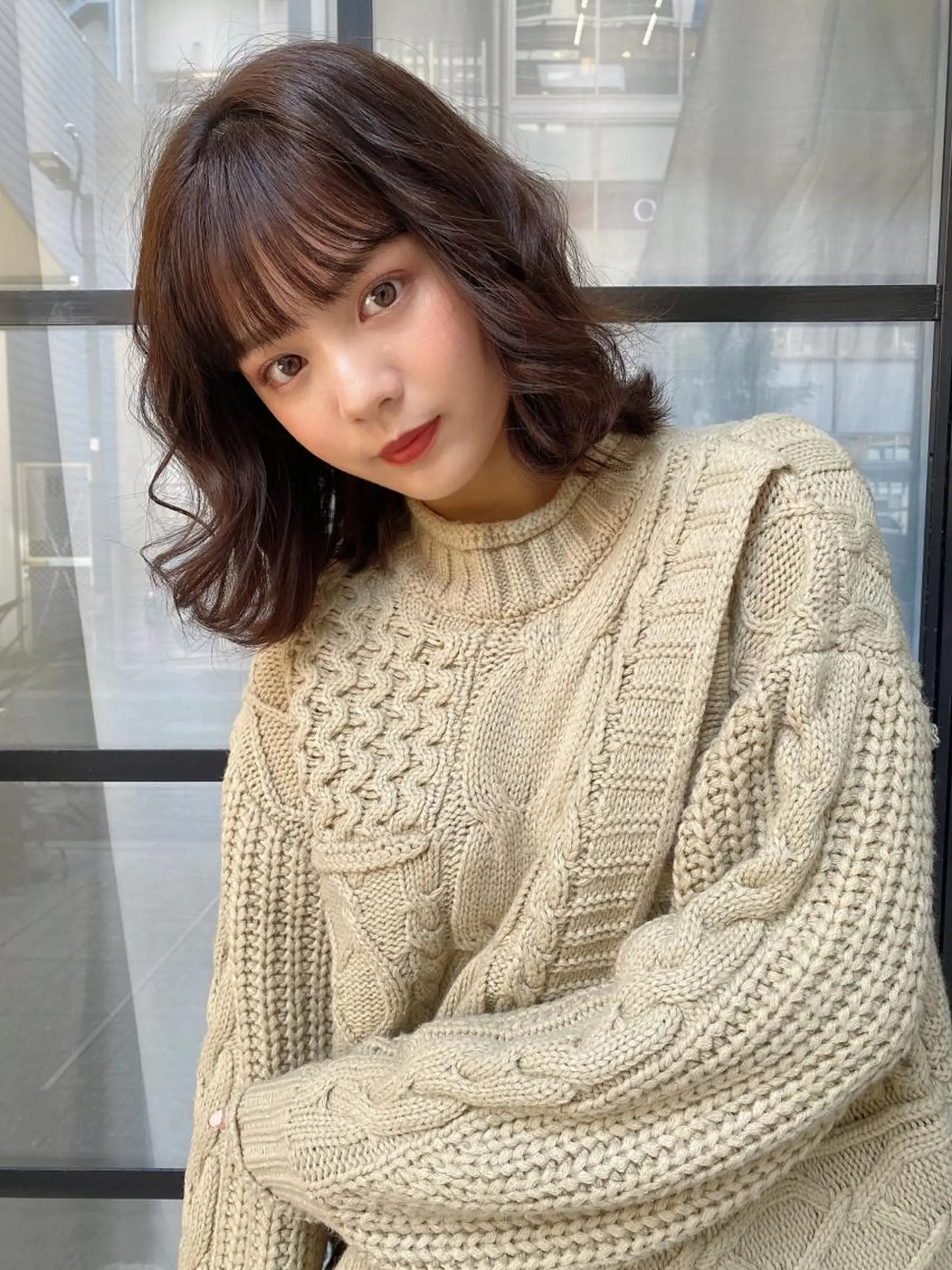 ミディアム 小顔カット ブリーチなしカラー レイヤーカットのヘアスタイル