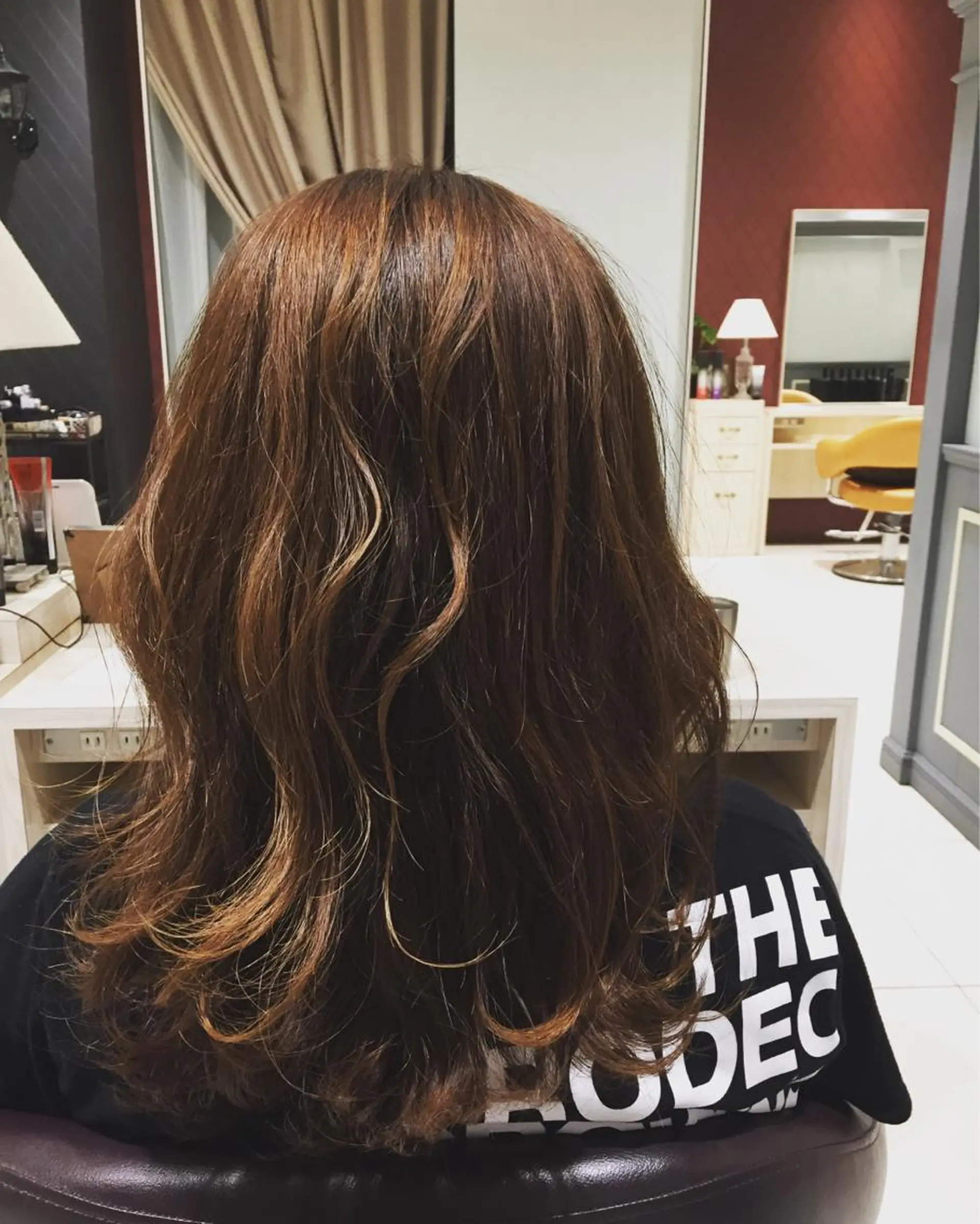 カラー 坂井 水菜美のヘアスタイル