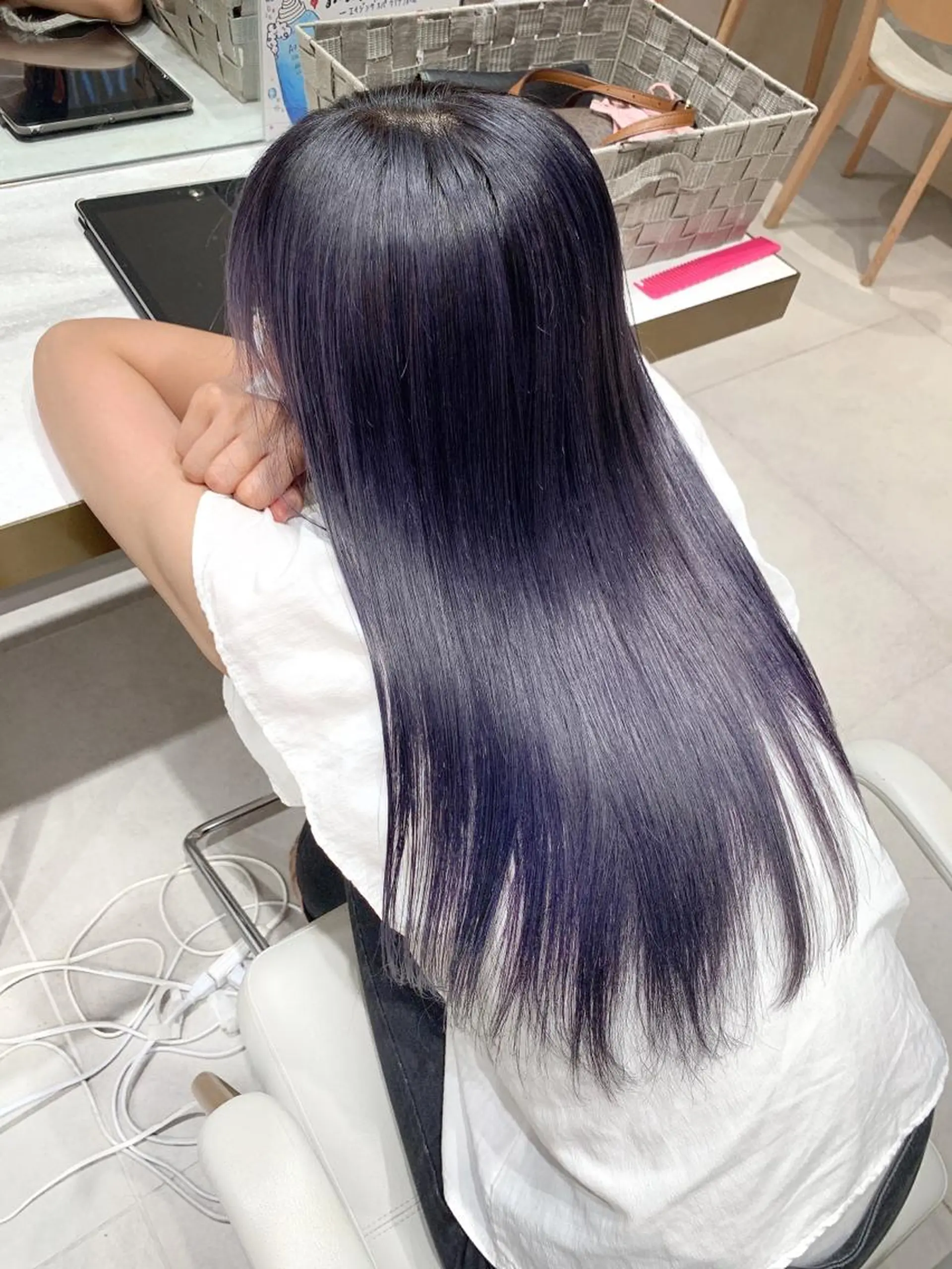 ミディアム カラー ミストバング 黒髪 ブルーカラー ブルーブラック グレージュ ヘアカラー トリートメント ヘアセット ニュアンスレイヤー ハイトーンカラーのヘアスタイル