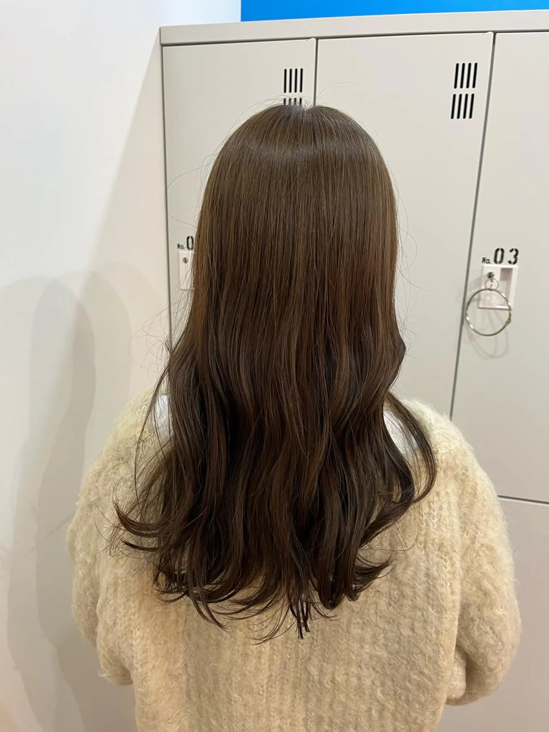 ロング アッシュ ヘアカラー FENICE on the beach所属・タニ ヒナタのヘアスタイル