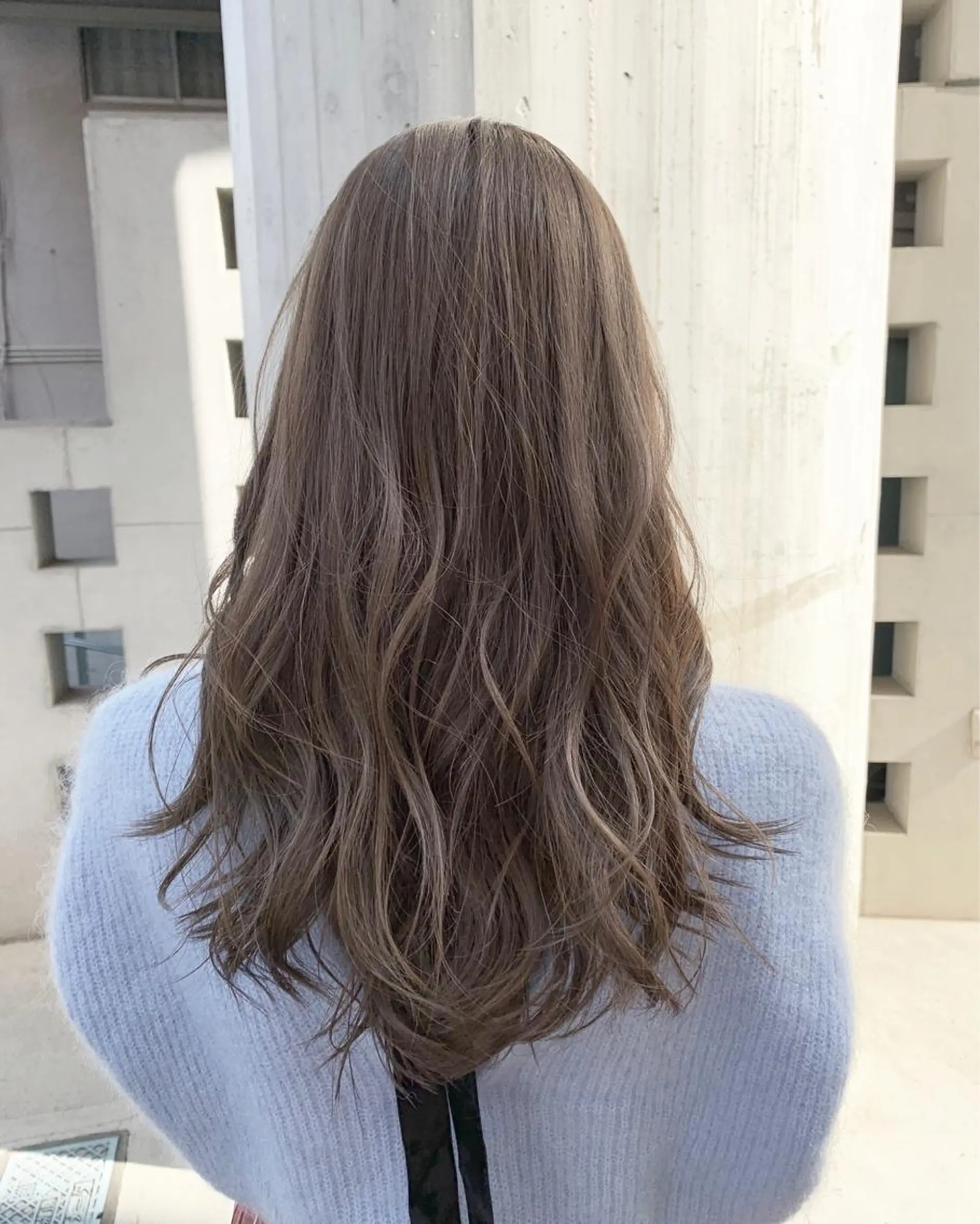 ロング カラー グレージュ ハイライトカラー ハイライト 海外風カーテンバング Mao広尾美容室のヘアスタイル